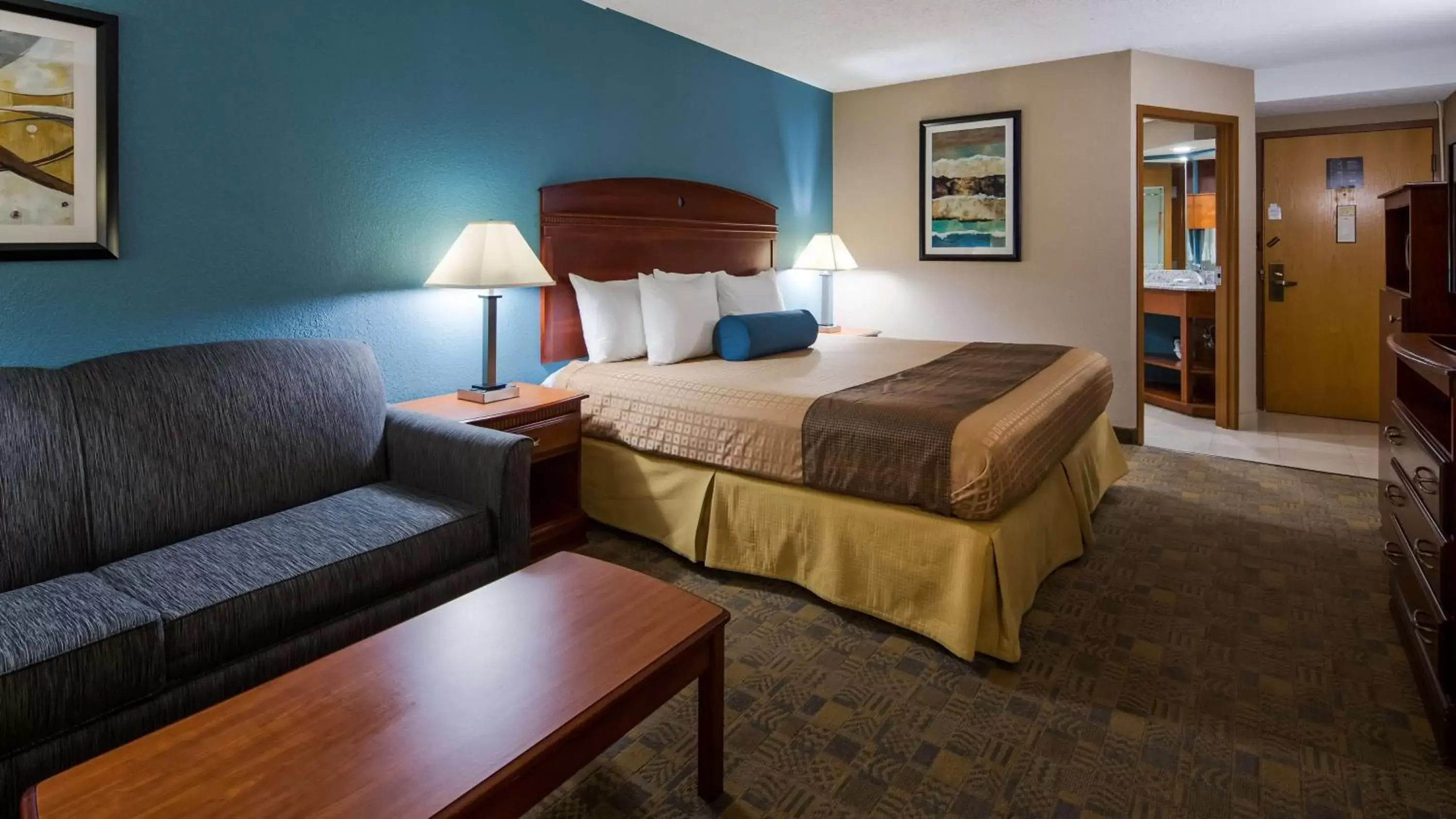 Photo of the whole room, Bed in The Hotel at Dayton Airport