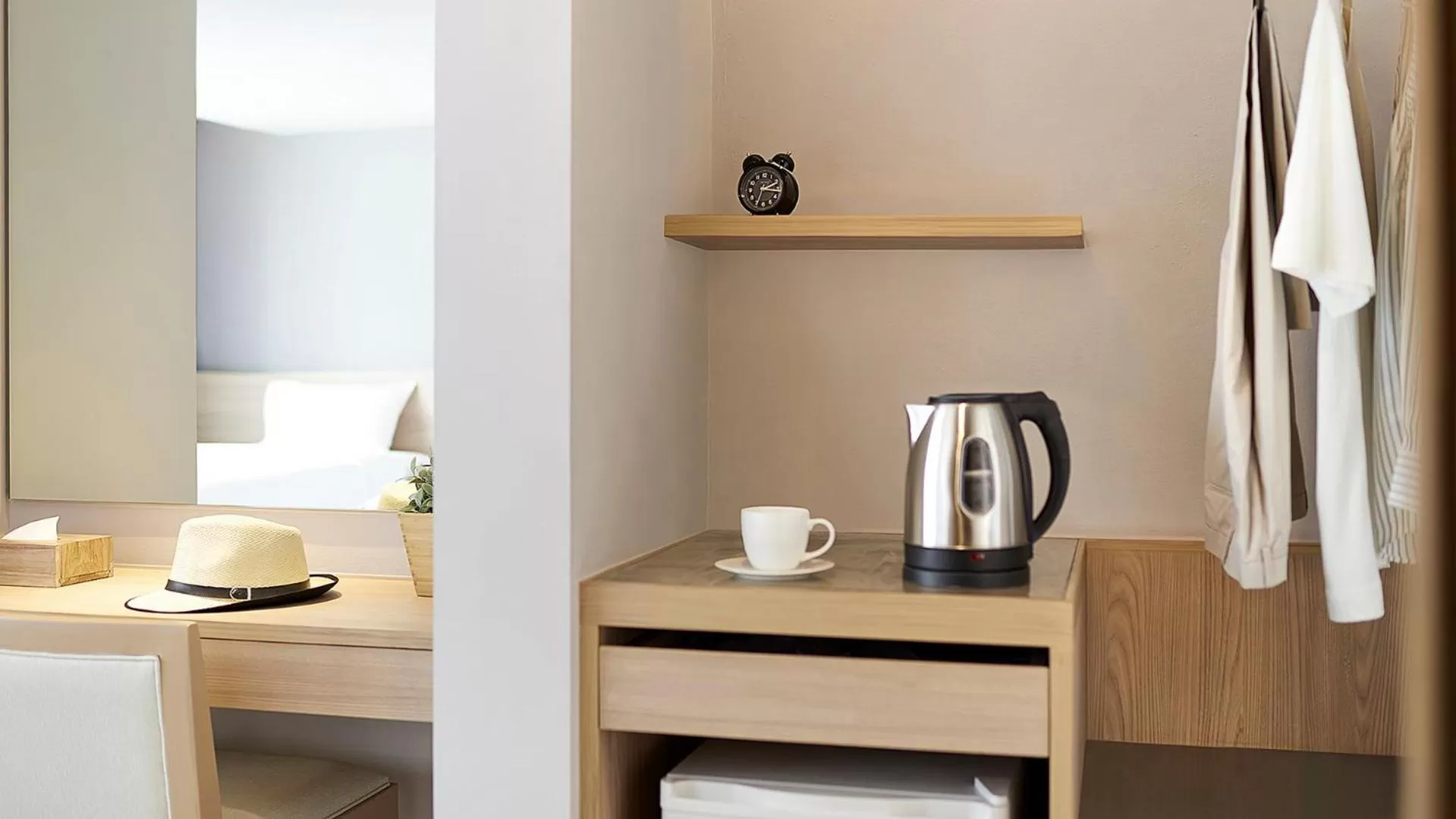 Coffee/tea facilities in Kritthai Residence