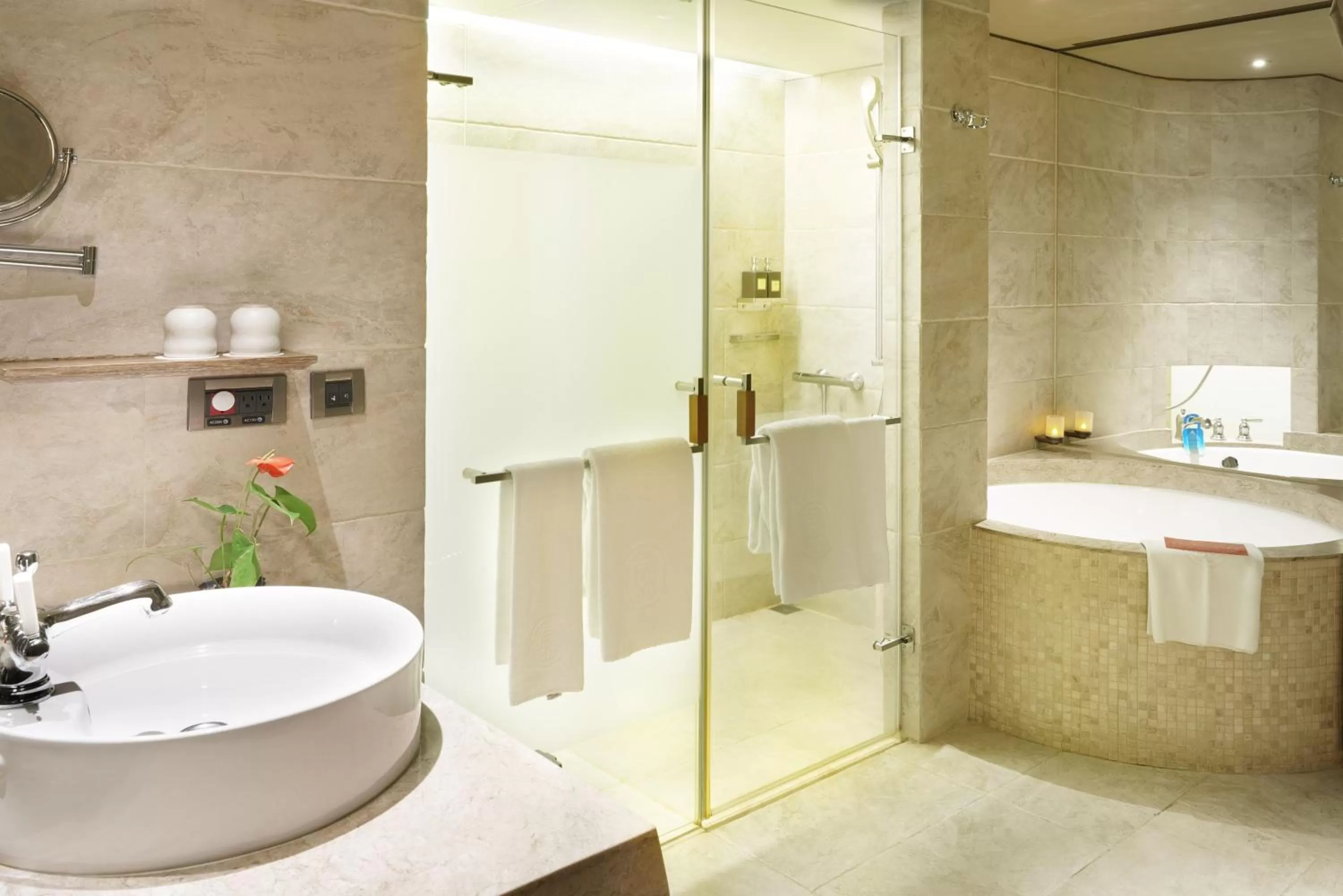 Shower in Palais de Chine Hotel