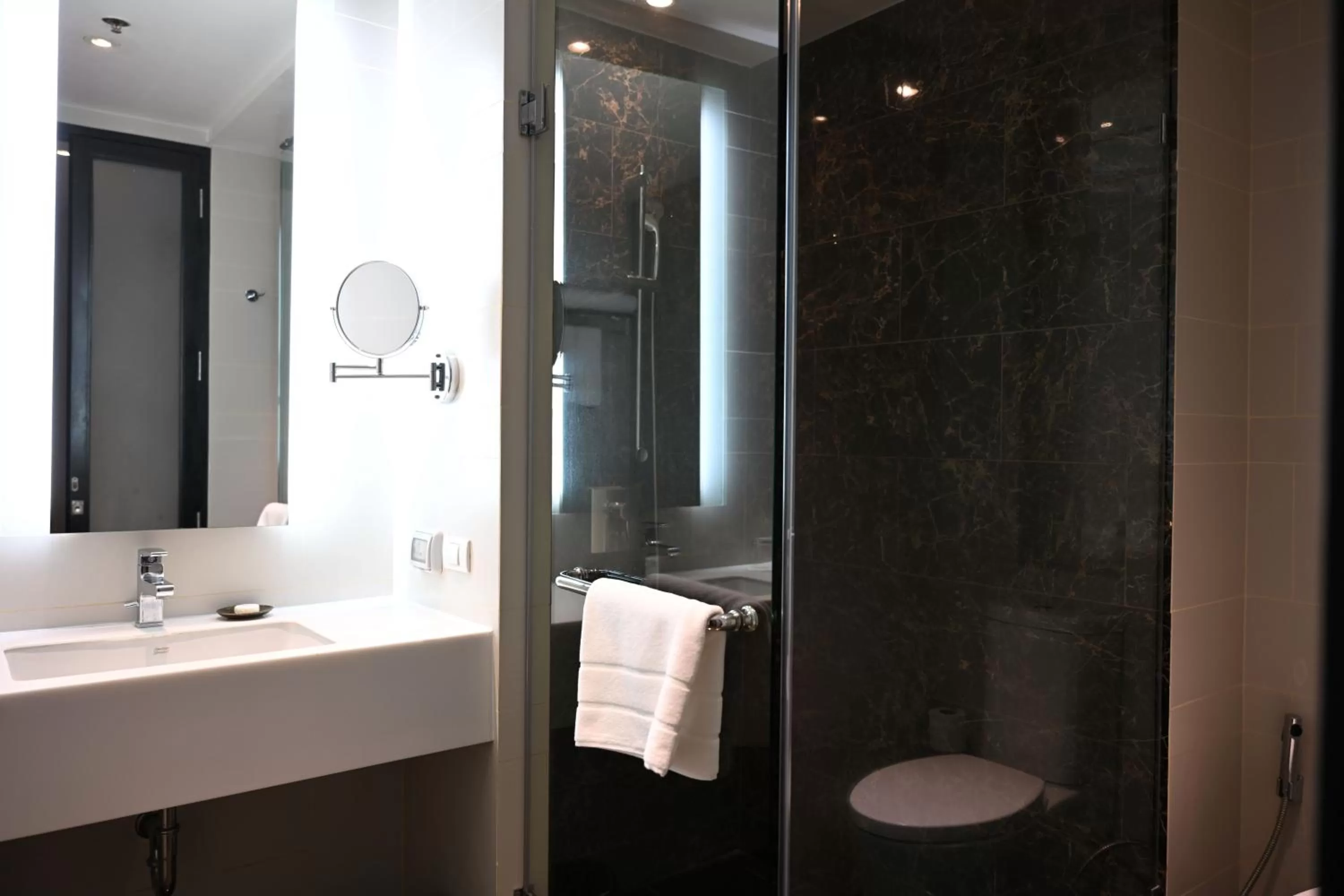 Shower in Mövenpick Hotel Sukhumvit 15 Bangkok