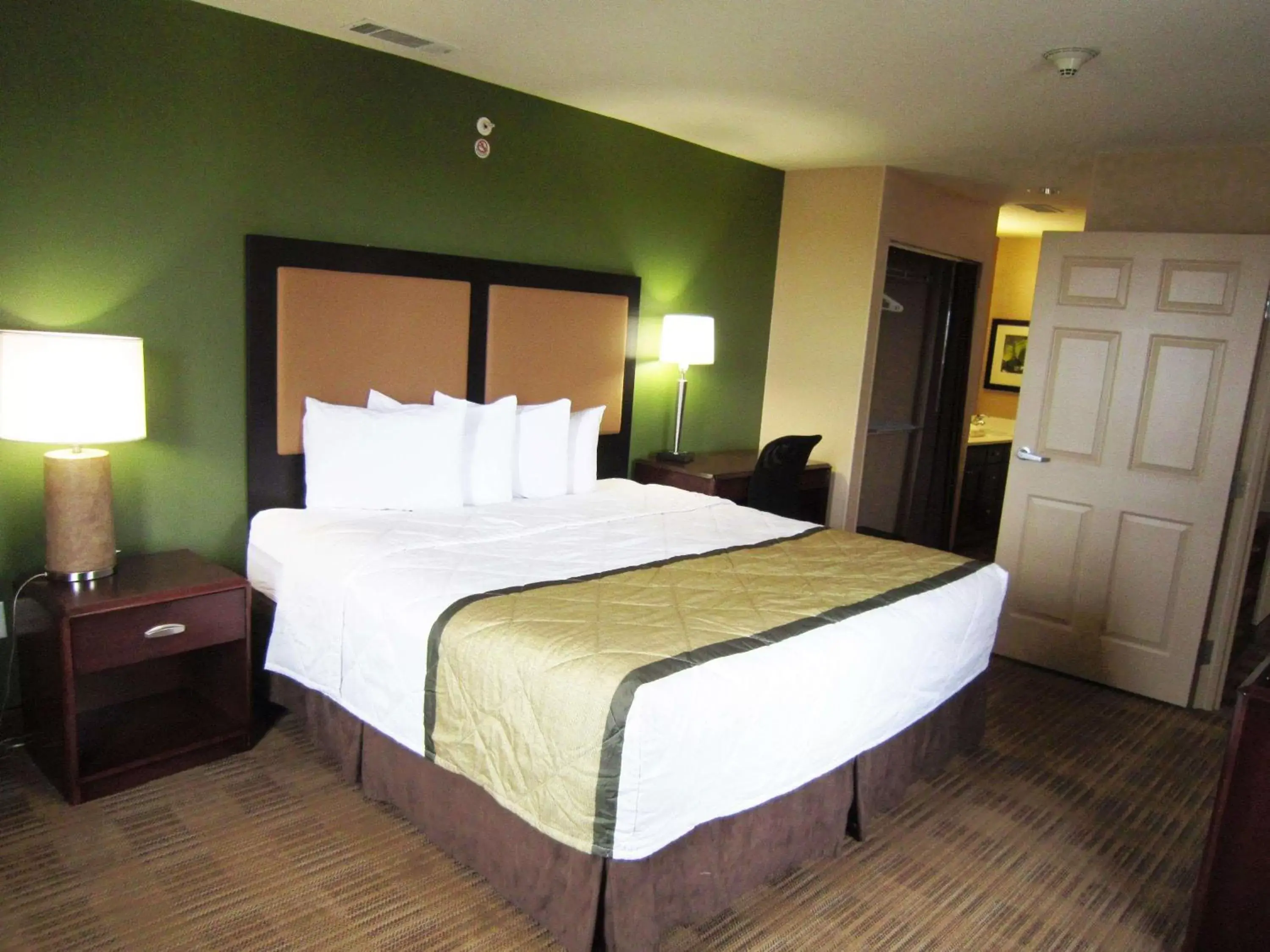 Bedroom, Bed in Extended Stay America Suites - Austin - Northwest - Research Park