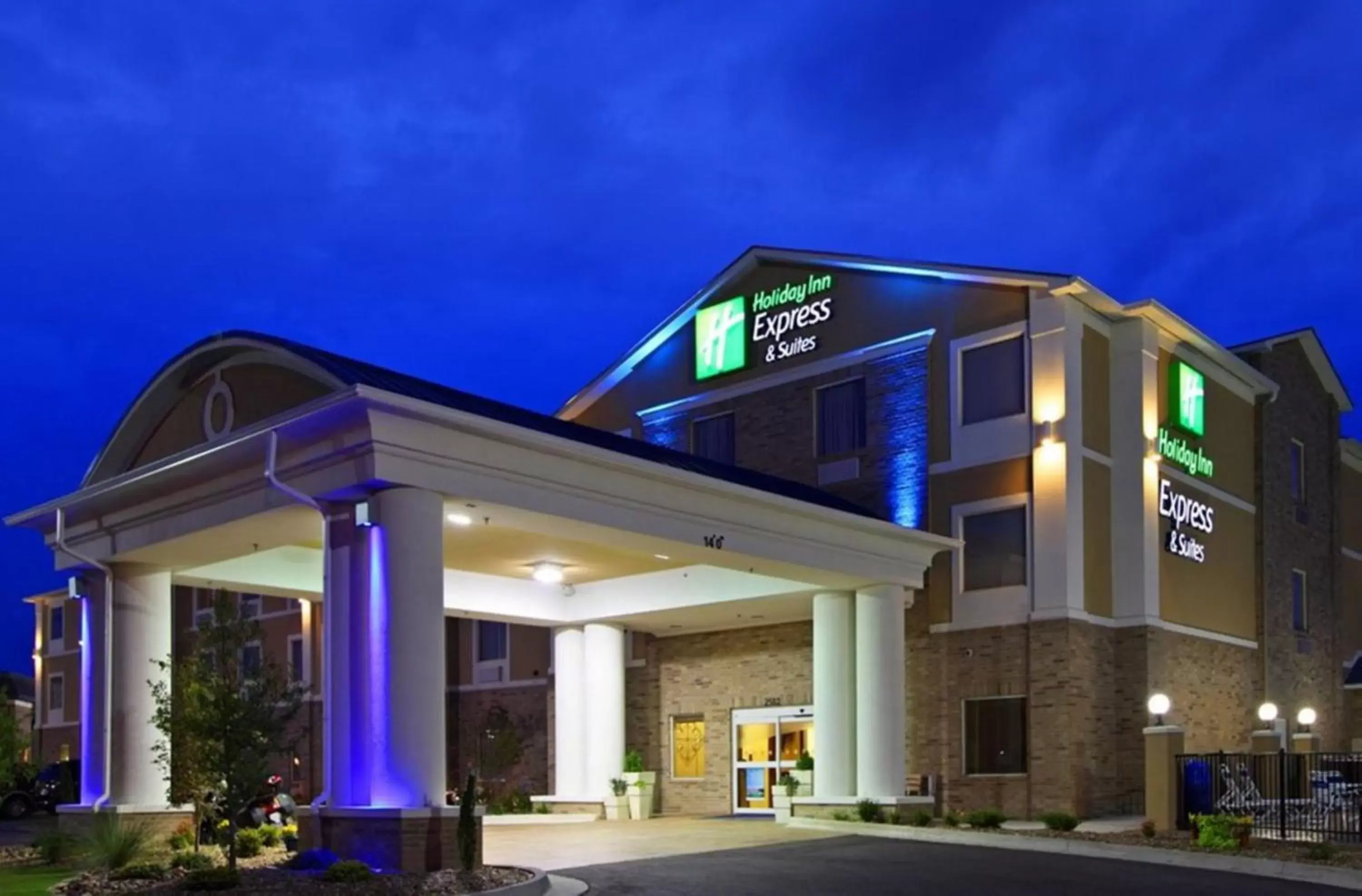 Property Building in Holiday Inn Express & Suites - Lindale, an IHG Hotel