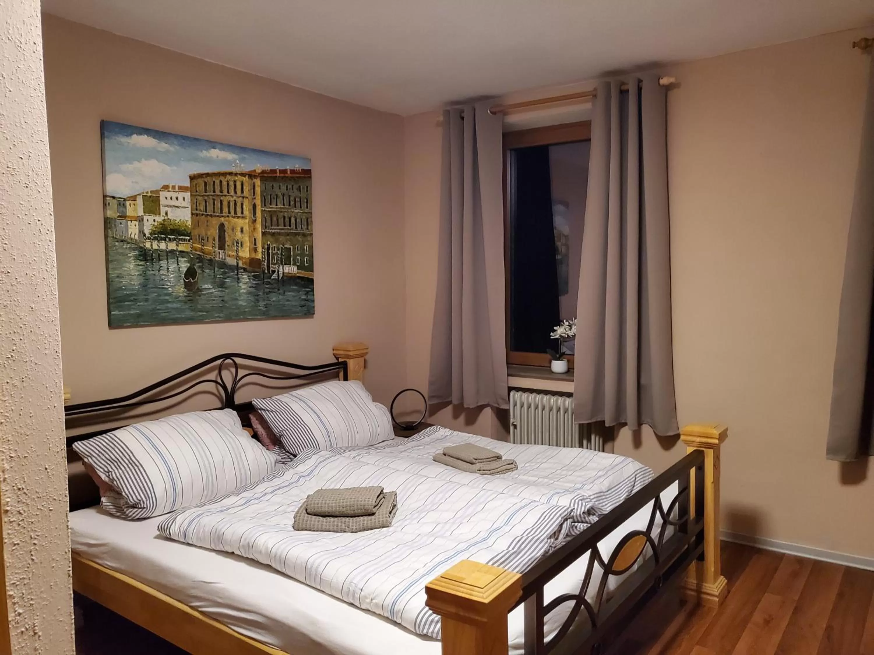 Photo of the whole room, Bed in Restaurant Yamas im Haus Waldesruh