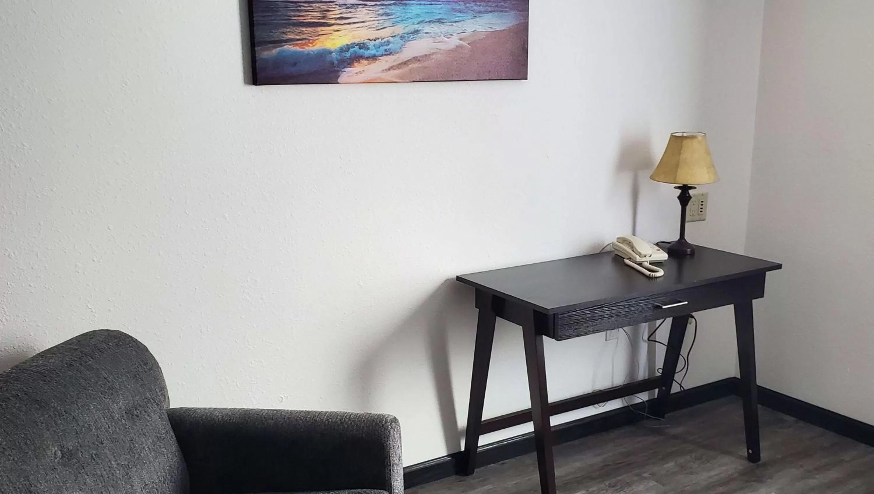 Photo of the whole room in Jasper Ridge Inn Ishpeming