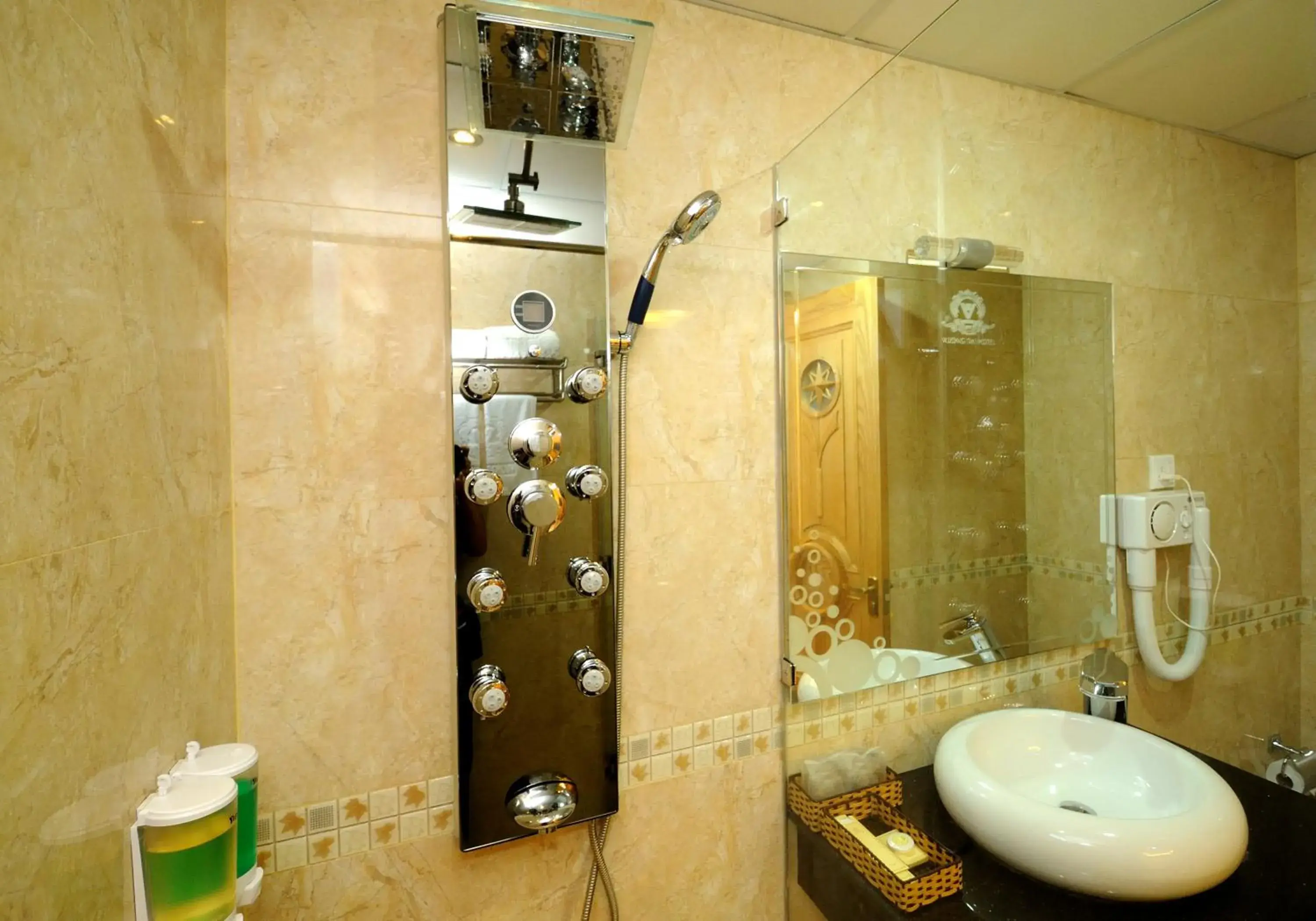 Bathroom in Vuong Tai Hotel