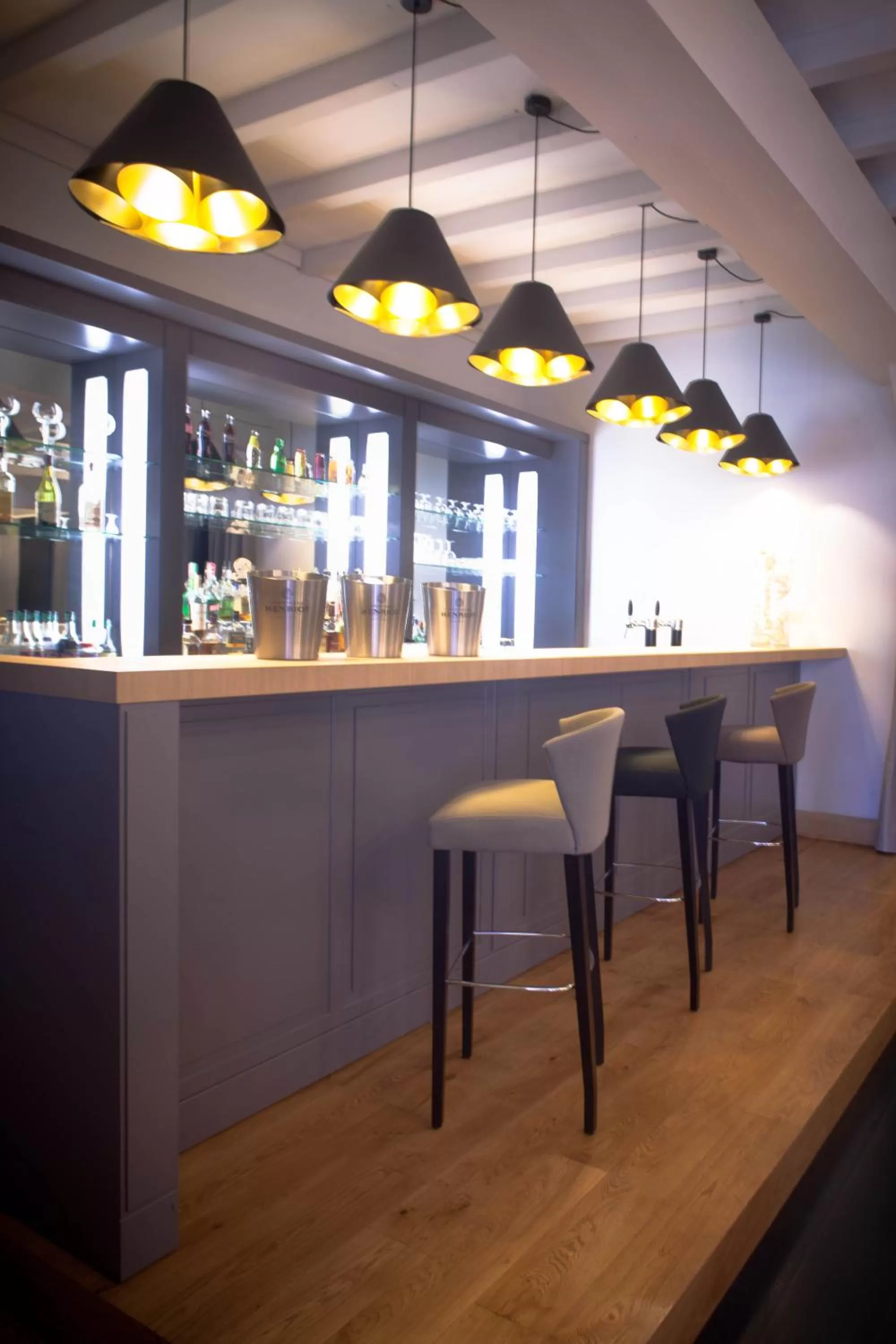 Lounge or bar in LOGIS Hôtel & Restaurant - LENSOTEL