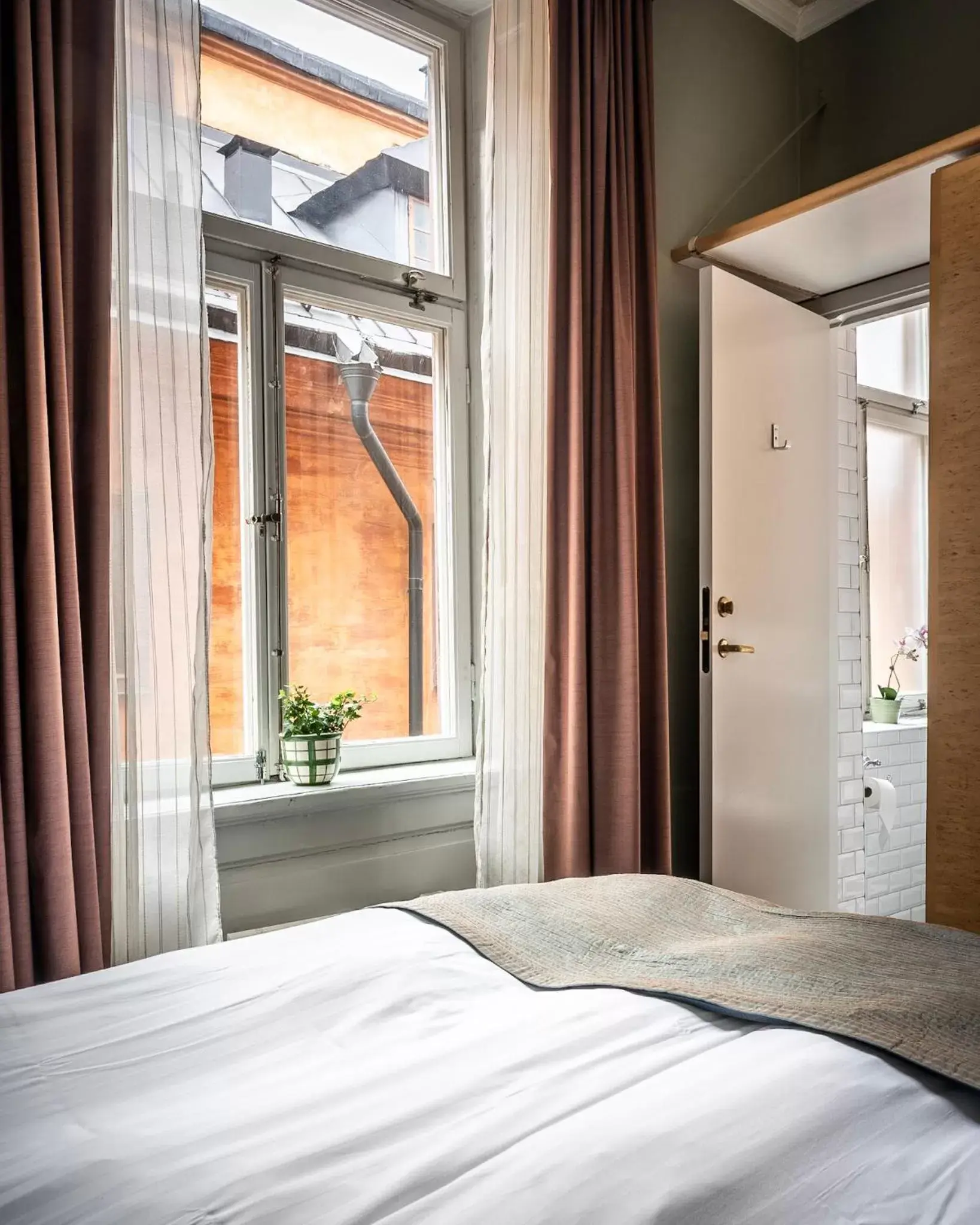 Bedroom, Bed in Lady Hamilton Hotel