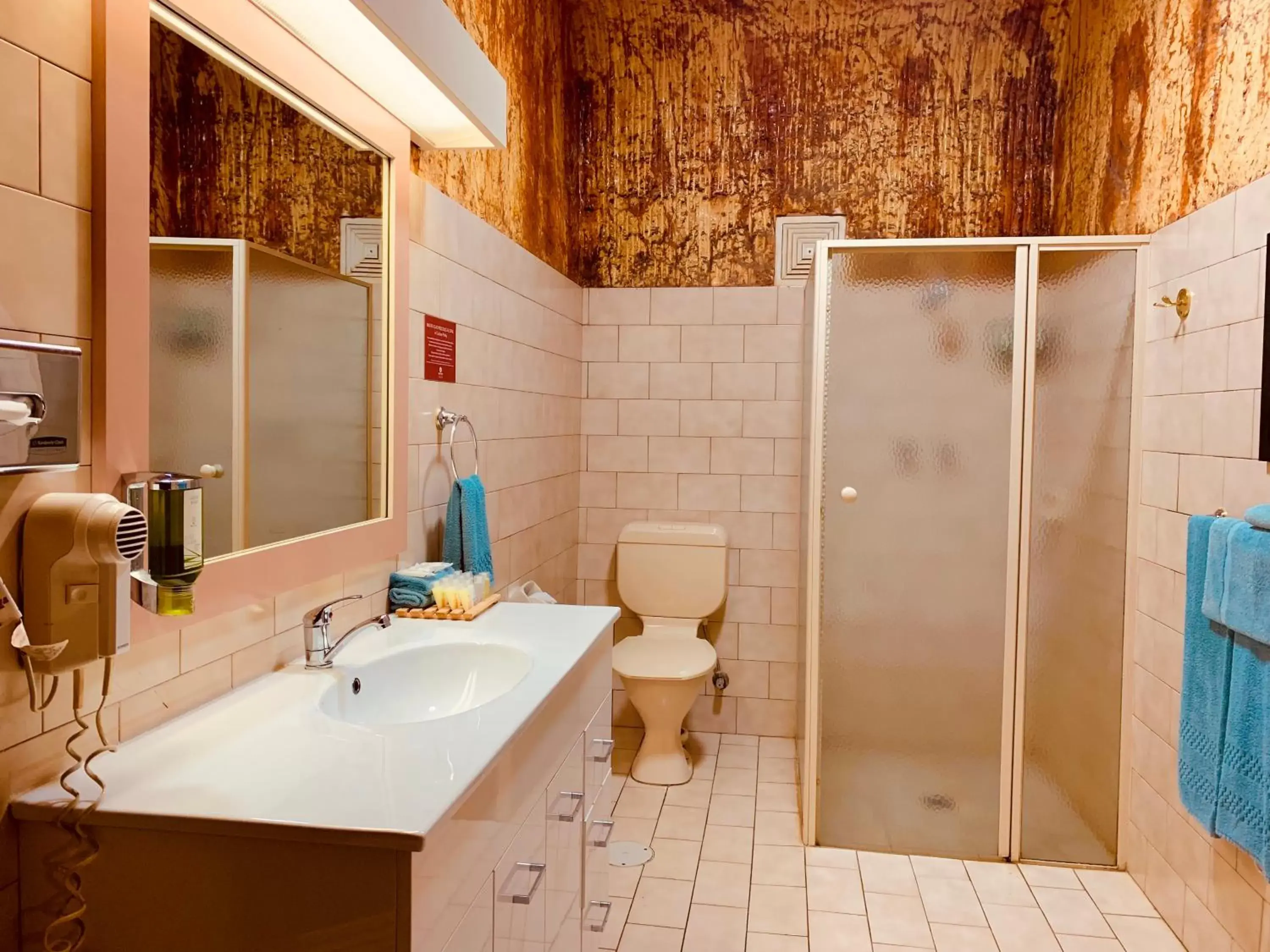 Bathroom in Desert Cave Hotel