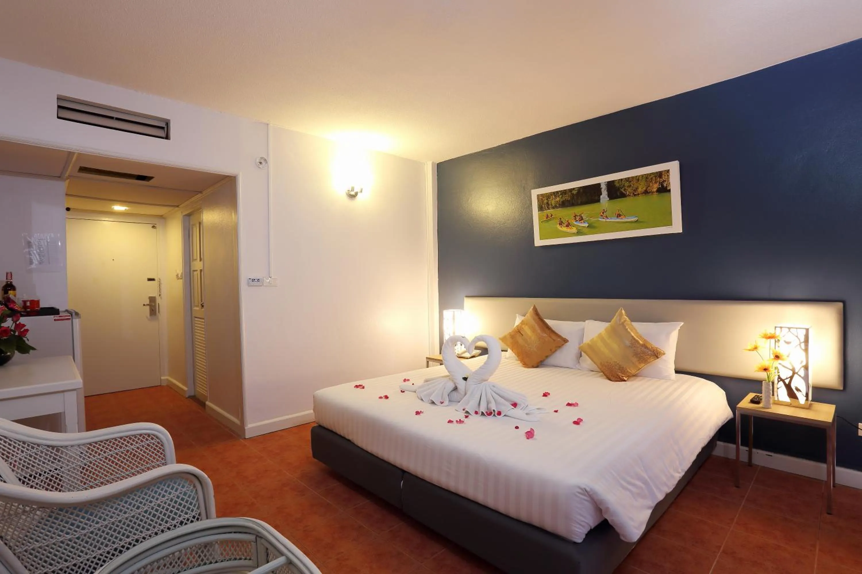 Photo of the whole room, Bed in ON Hotel Phuket - SHA