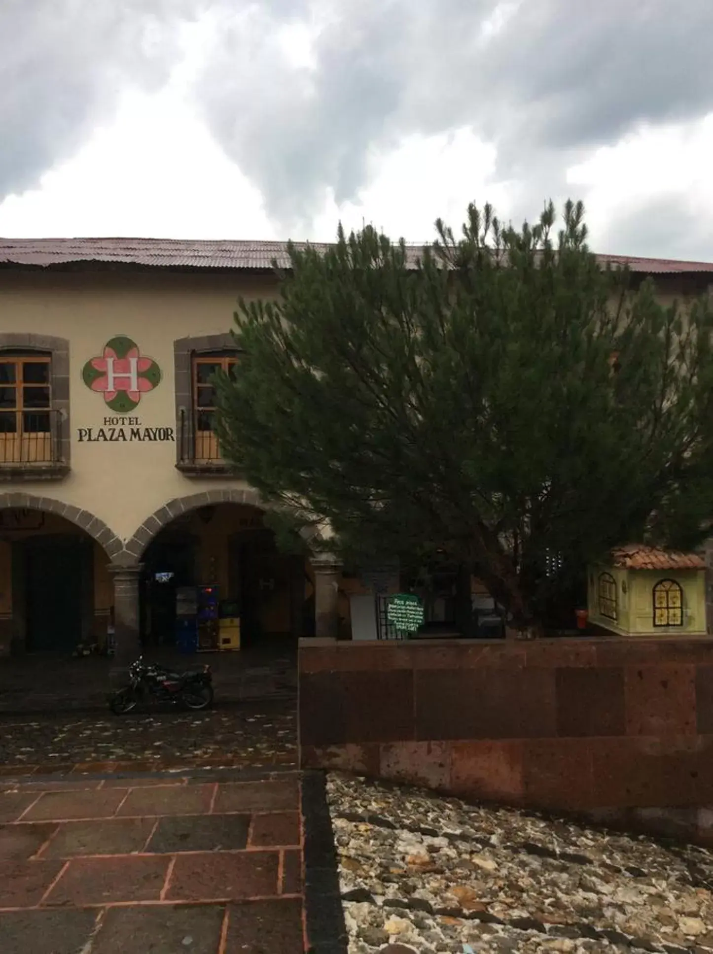 Facade/Entrance in Hotel Plaza Mayor