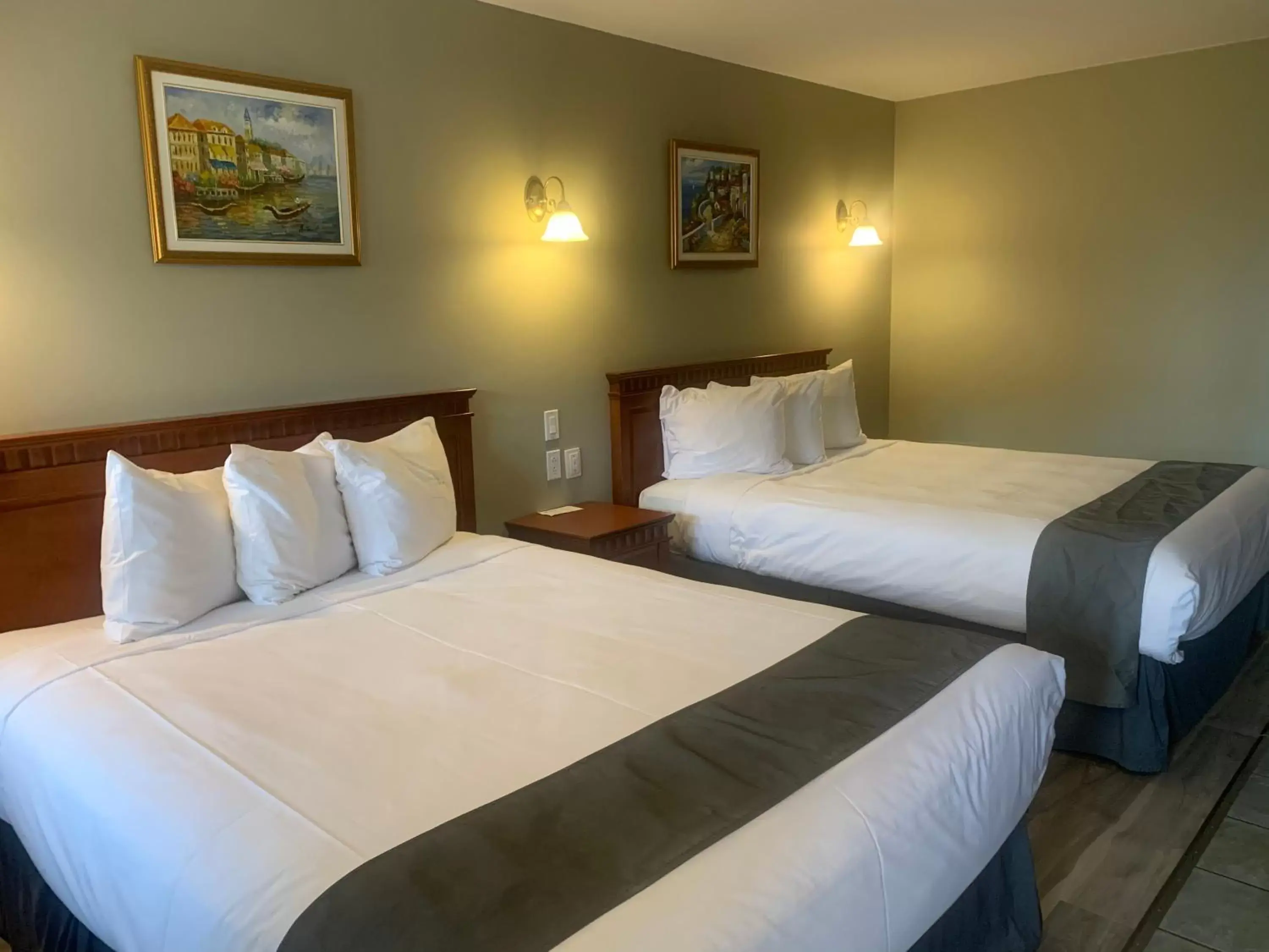 Bed in Hotel and Suites Les Laurentides