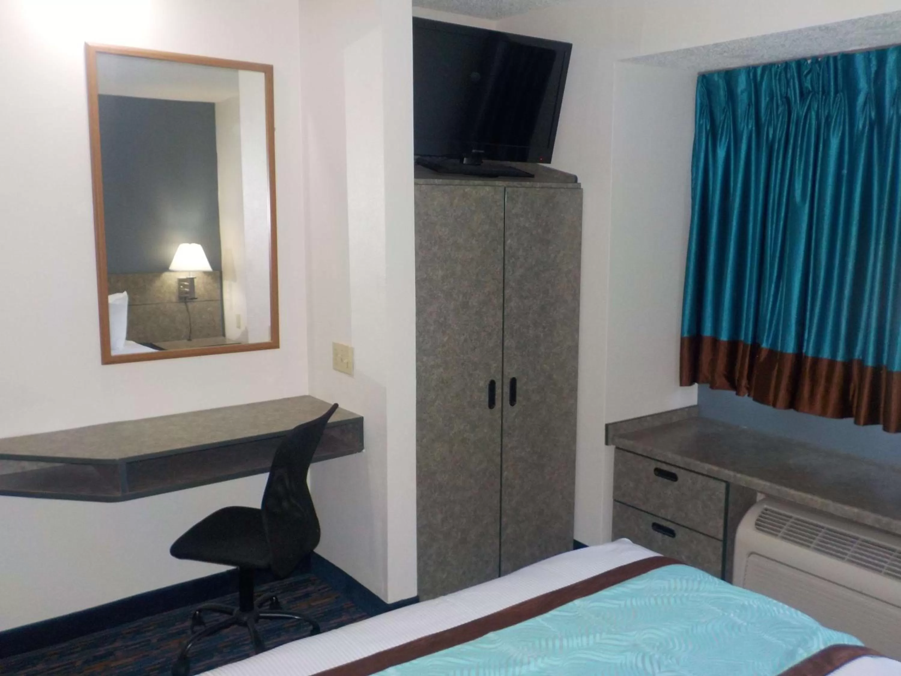 Photo of the whole room, Bed in MJ INN and SUITES