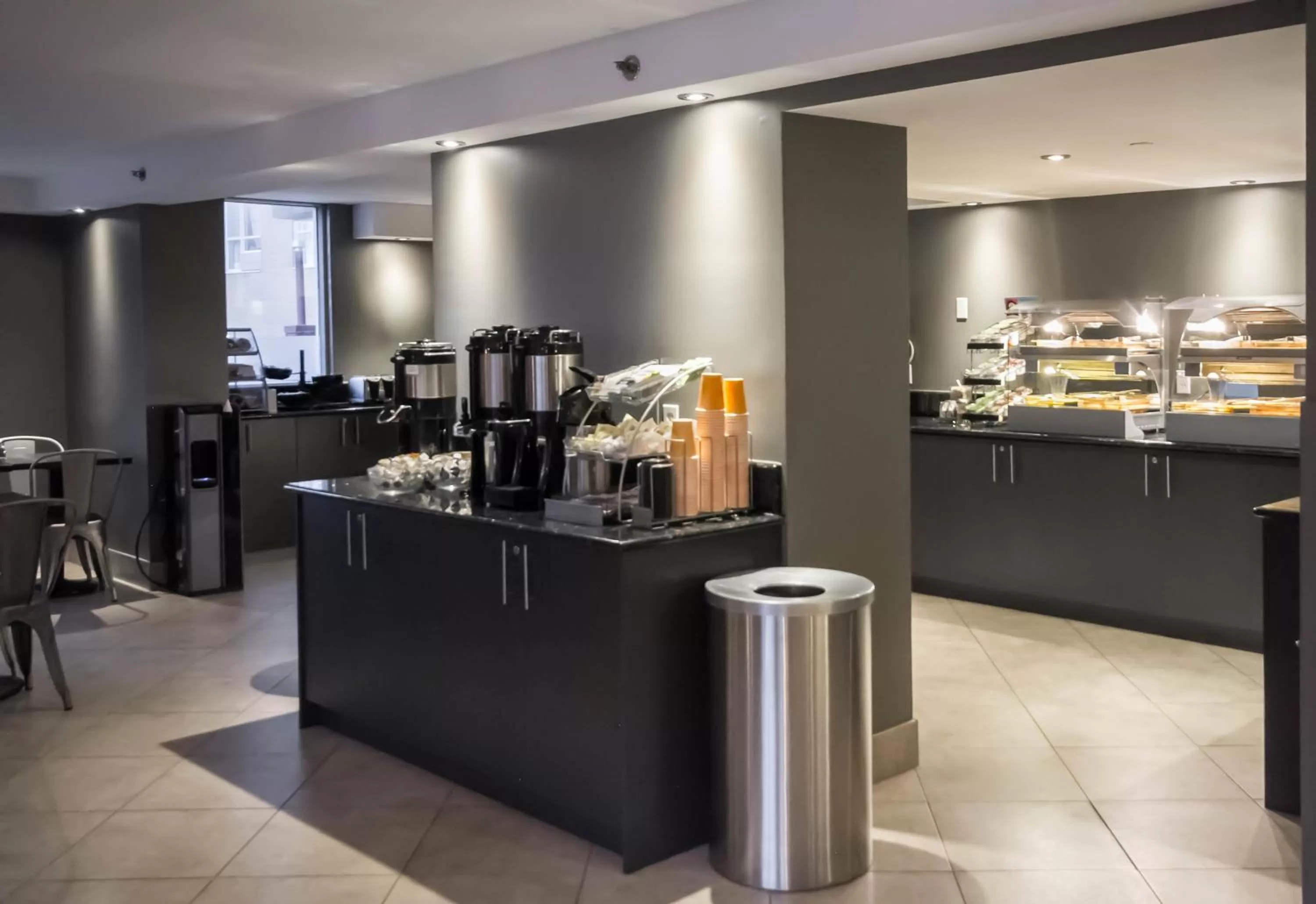 Restaurant/places to eat in Hotel Faubourg Montreal Centre-Ville Downtown