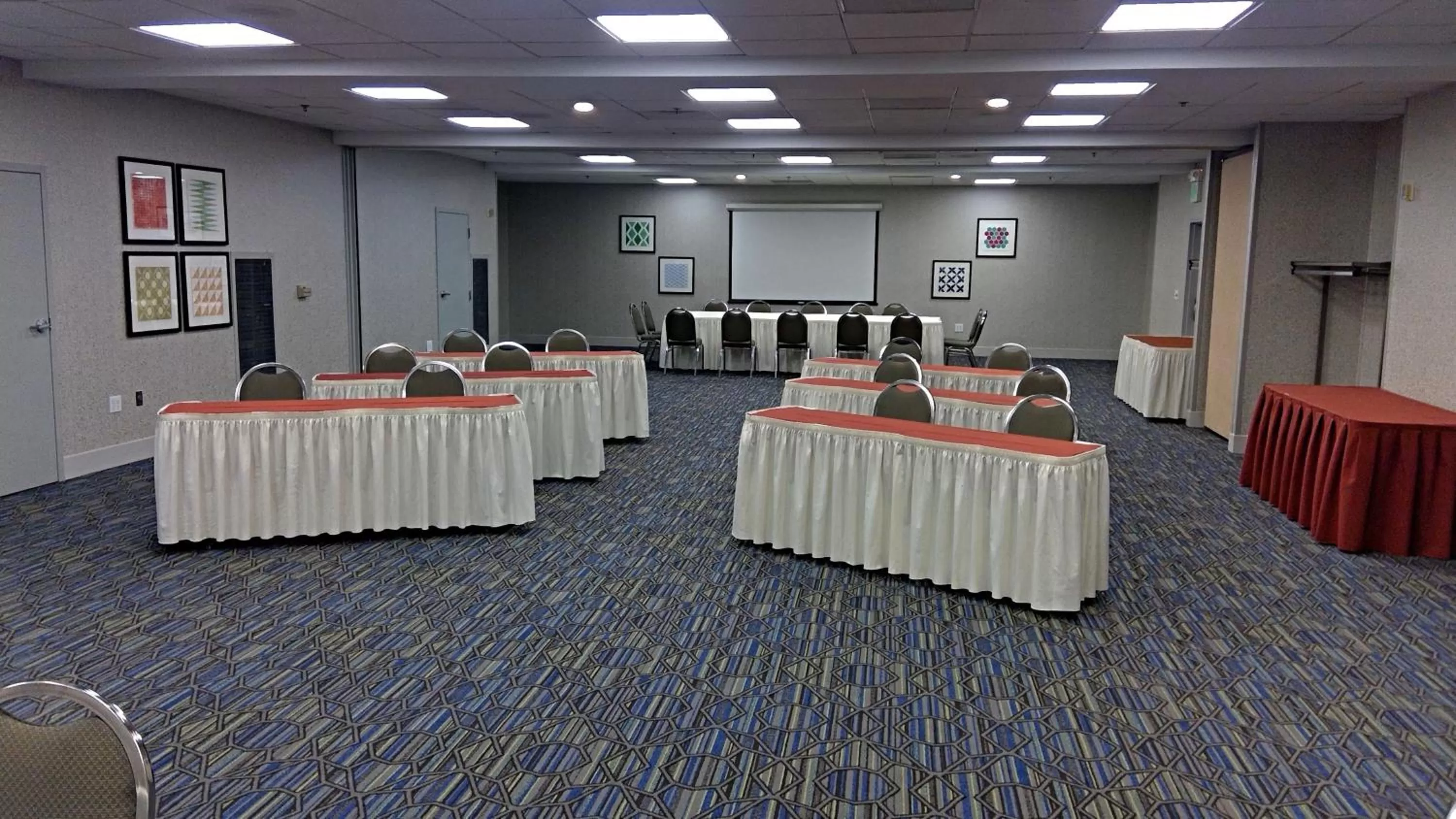 Meeting/conference room in Holiday Inn Express & Suites Tracy by IHG
