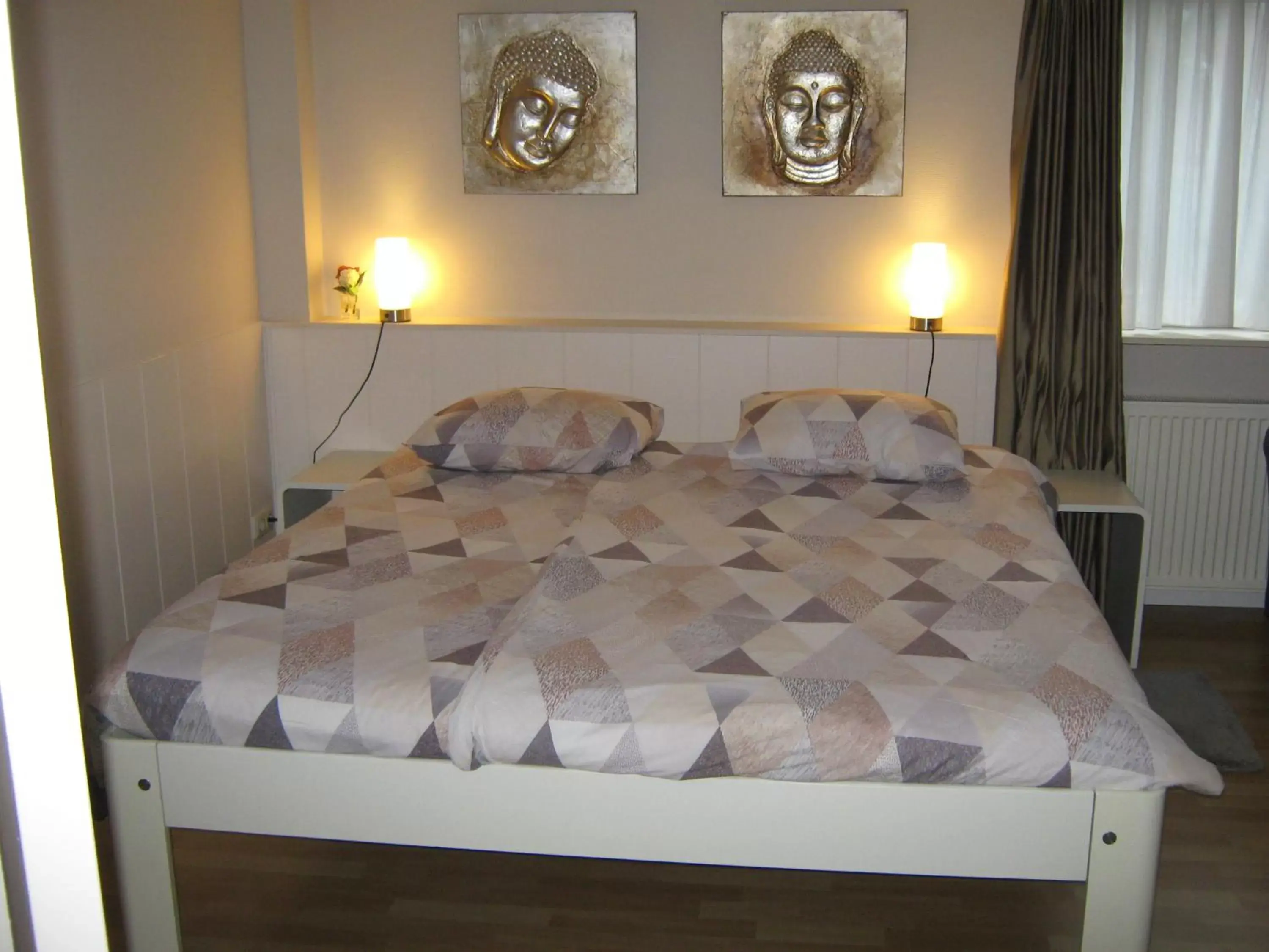 Beach, Bed in B&B De Tobbedanser Harlingen