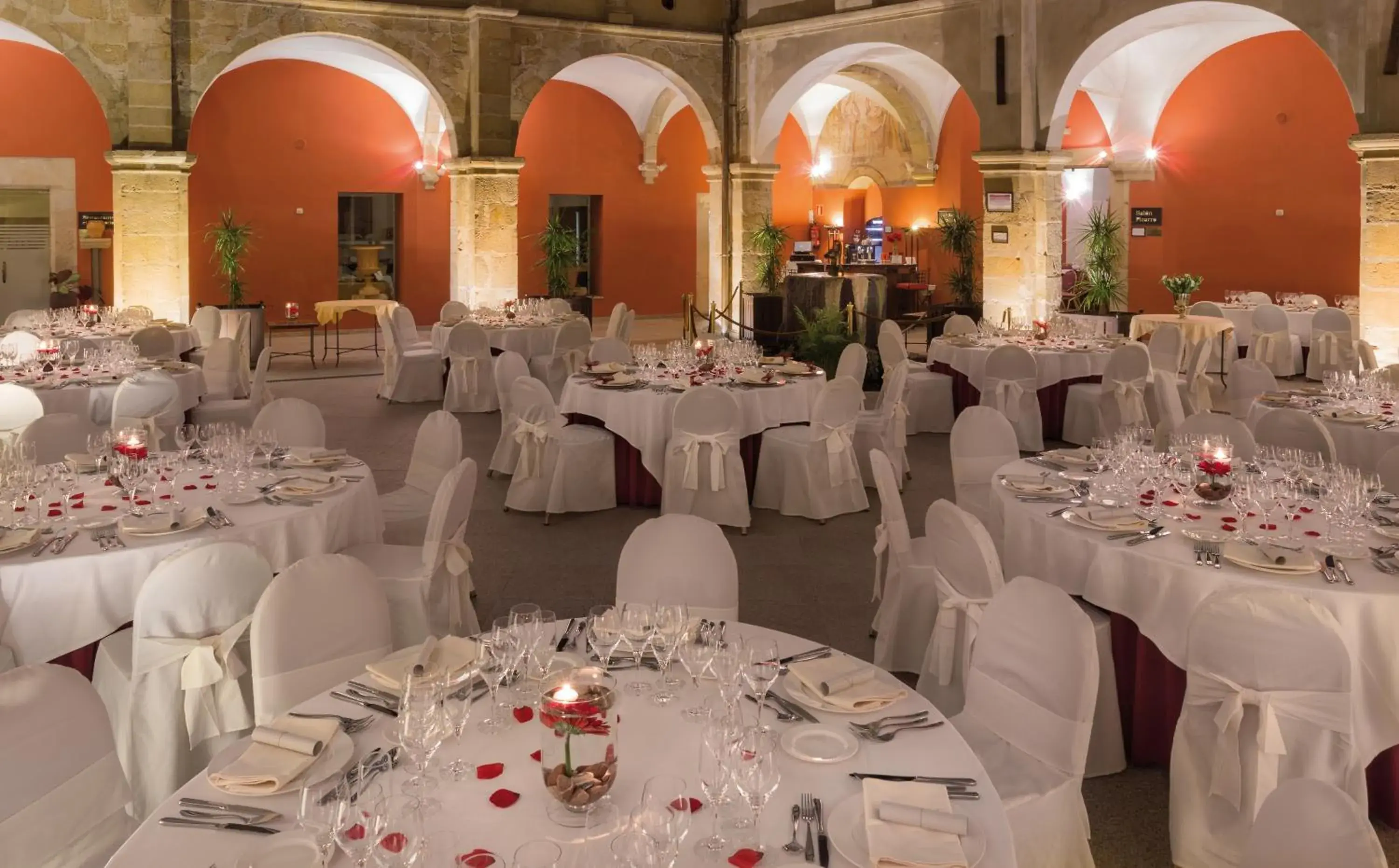 Banquet/Function facilities, Banquet Facilities in Izan Trujillo
