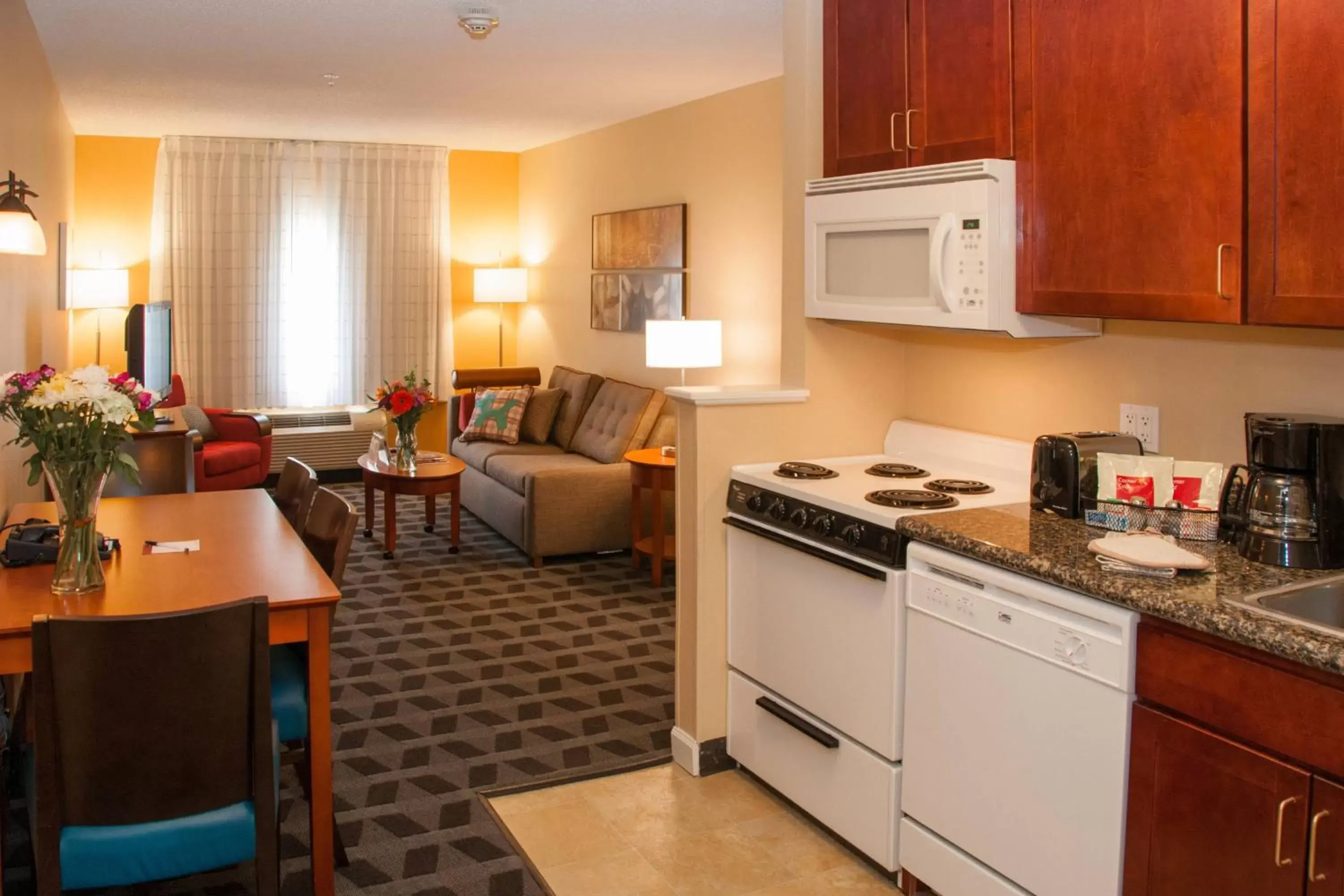 Bedroom, Kitchen/Kitchenette in TownePlace Suites by Marriott Colorado Springs South