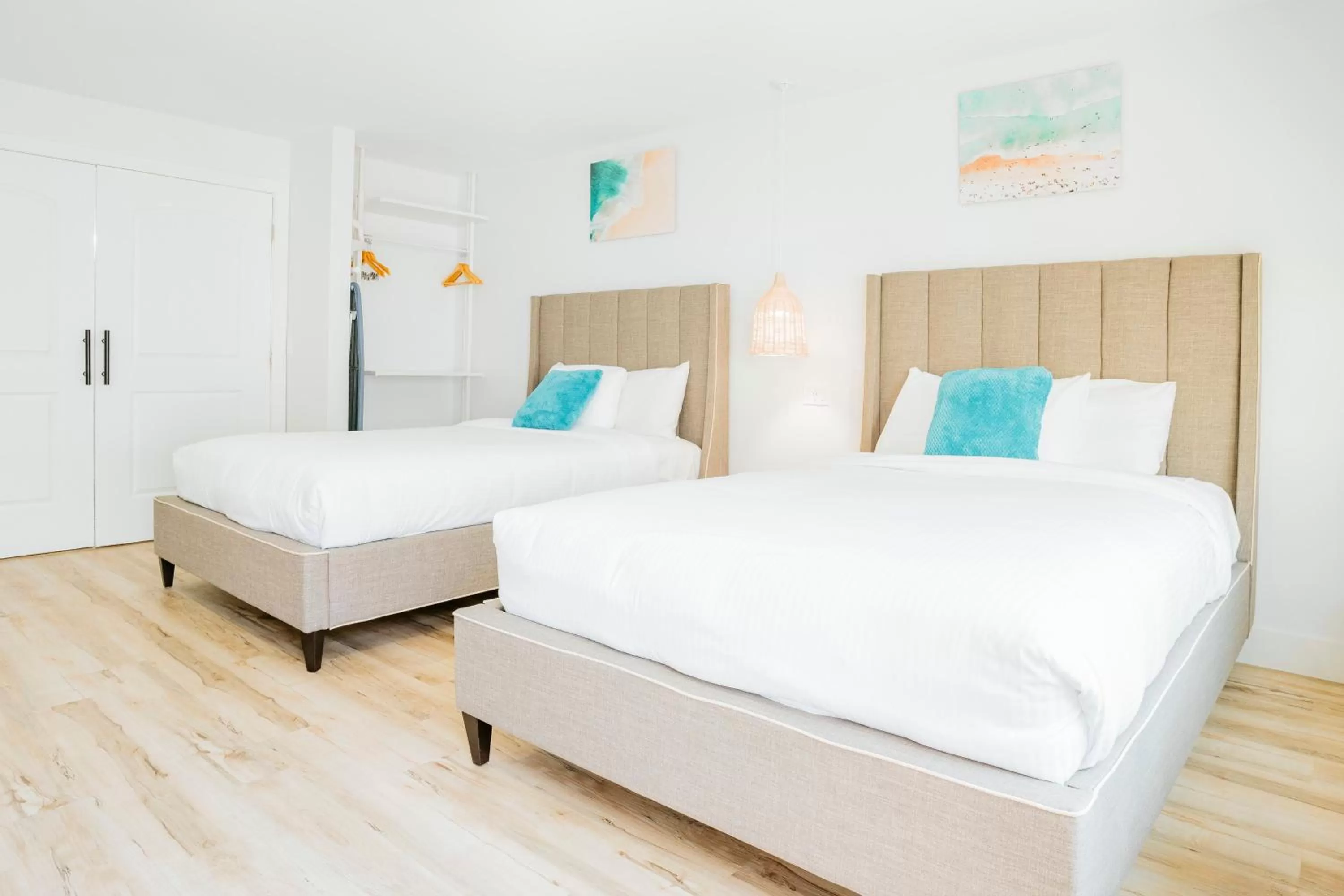 Bed in The Belmont Shore Inn