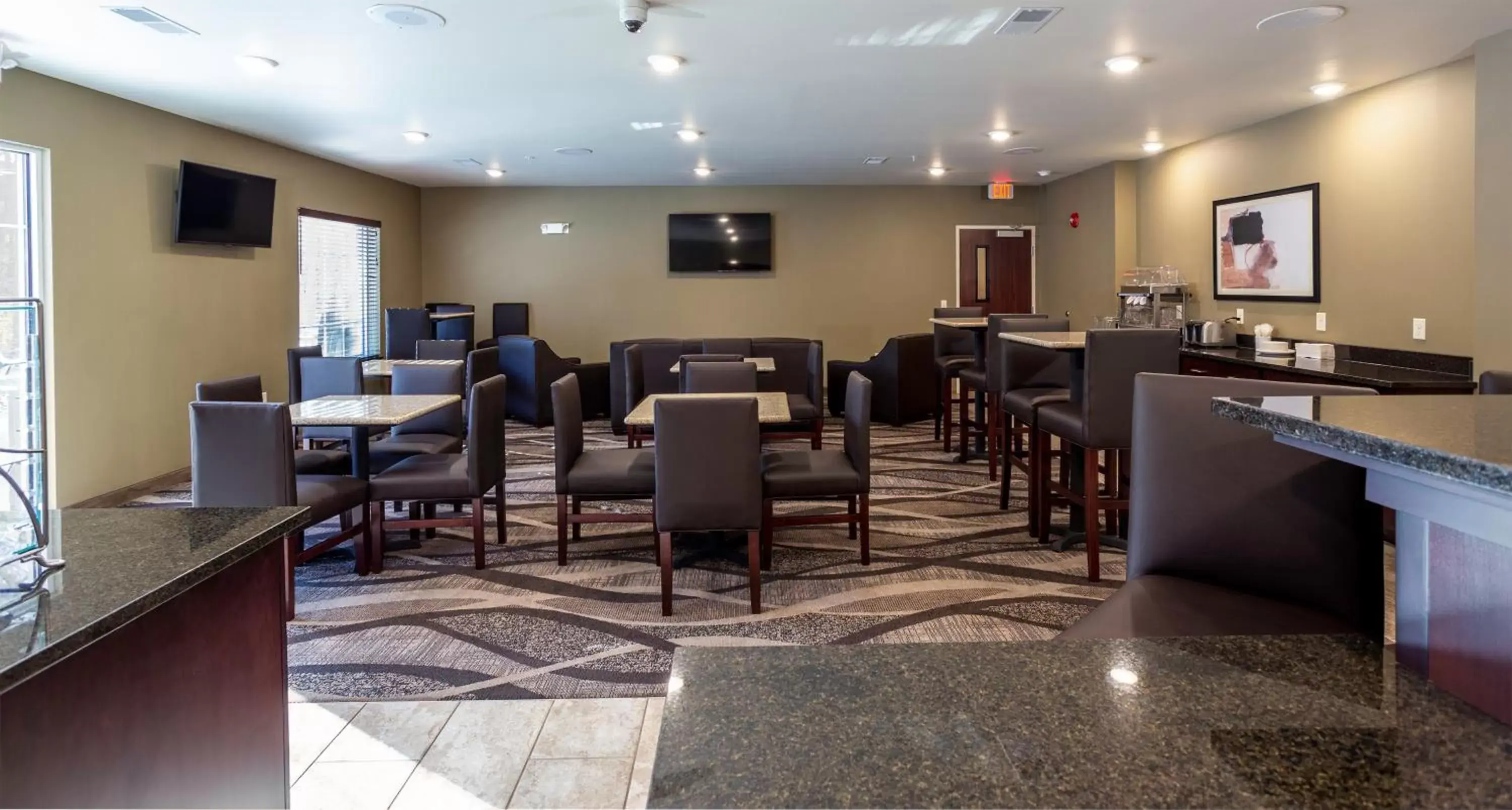 Lounge or bar in Cobblestone Inn & Suites - Brookville