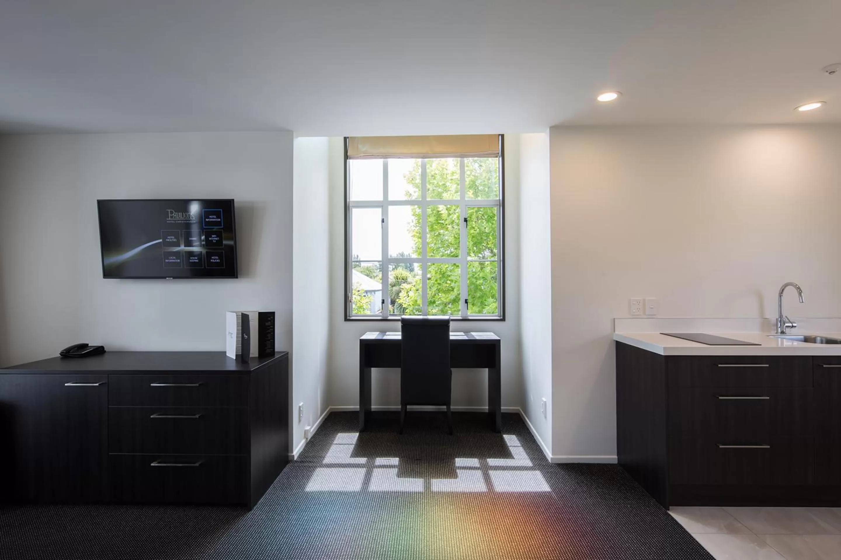 Kitchen or kitchenette in Pavilions Hotel