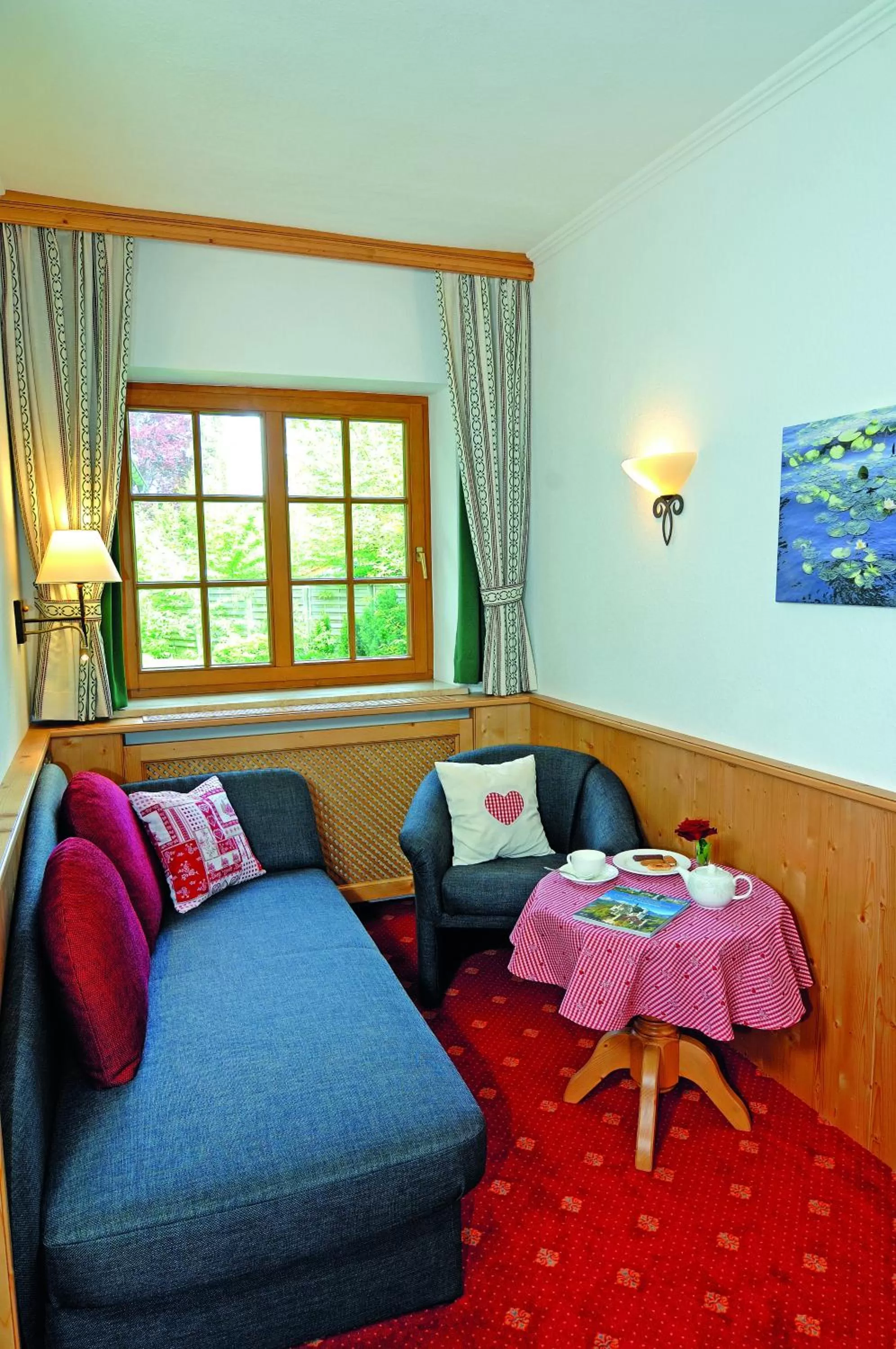 Seating area in Hotel Alpenhof - ruhige Wohlfühloase zwischen München, dem Fünf-Seenland und den Bergen, in S-Bahnnähe