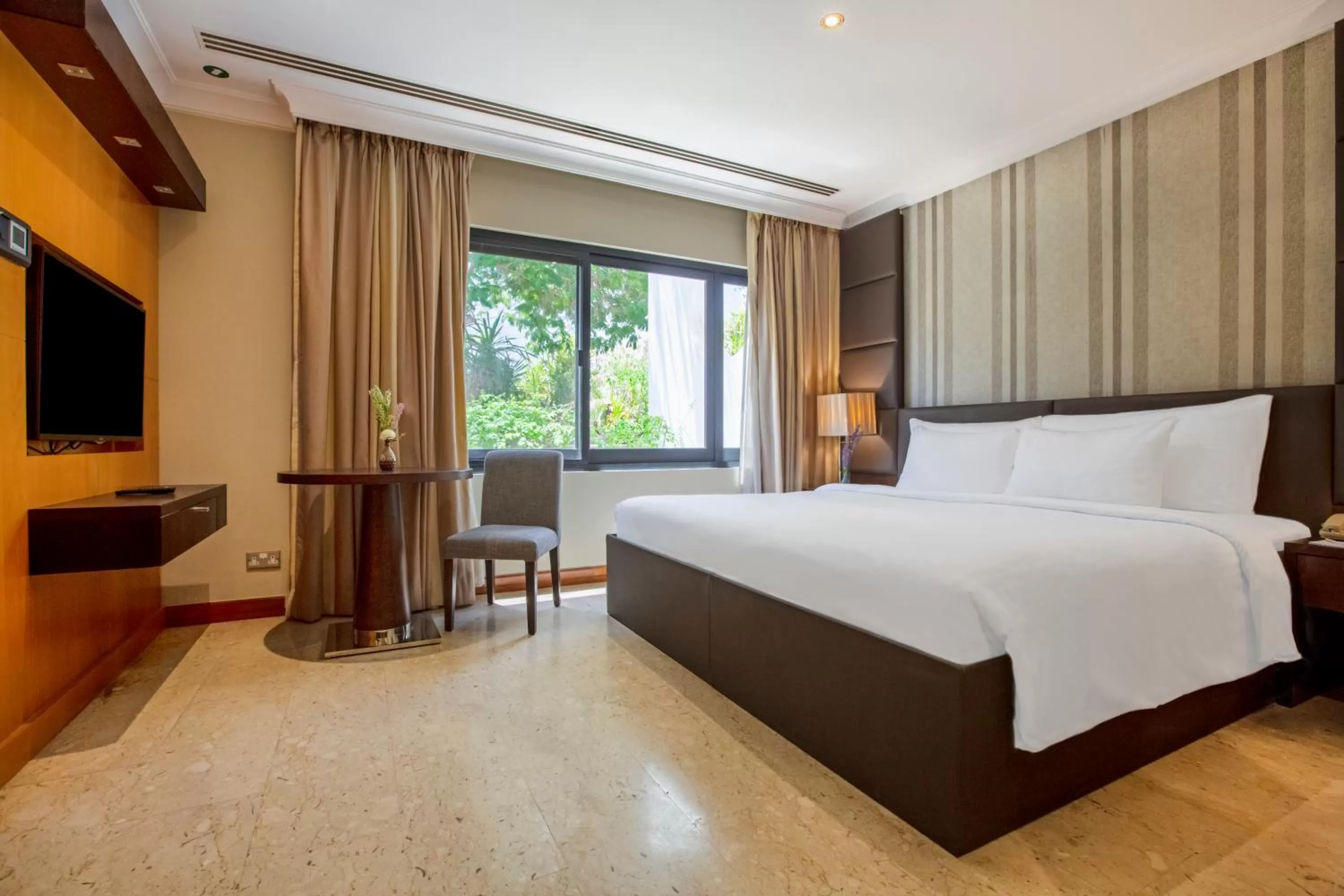 Bed in Dubai Marine Beach Resort & Spa