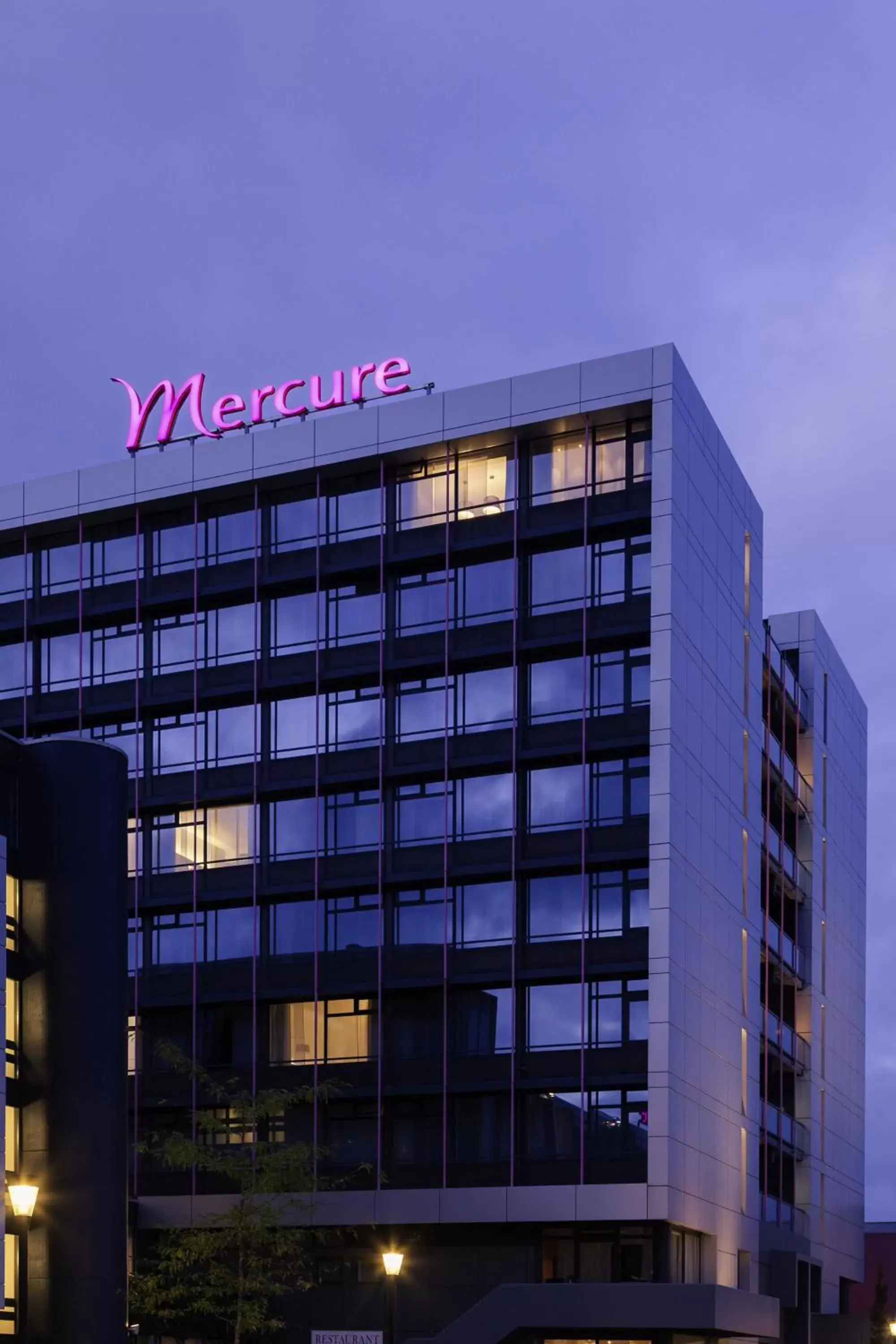 Facade/entrance, Property Building in Mercure Hotel Groningen Martiniplaza