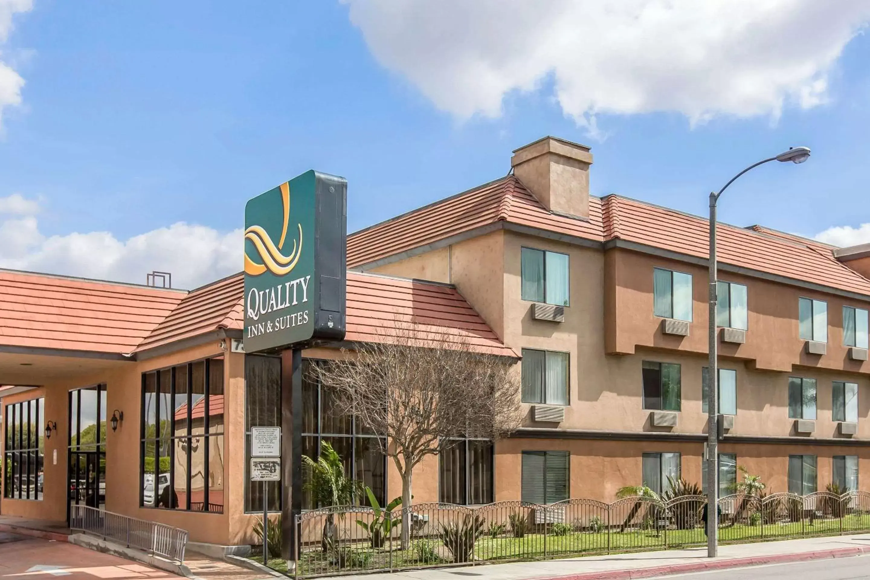 Property Building in Quality Inn & Suites Bell Gardens-Los Angeles