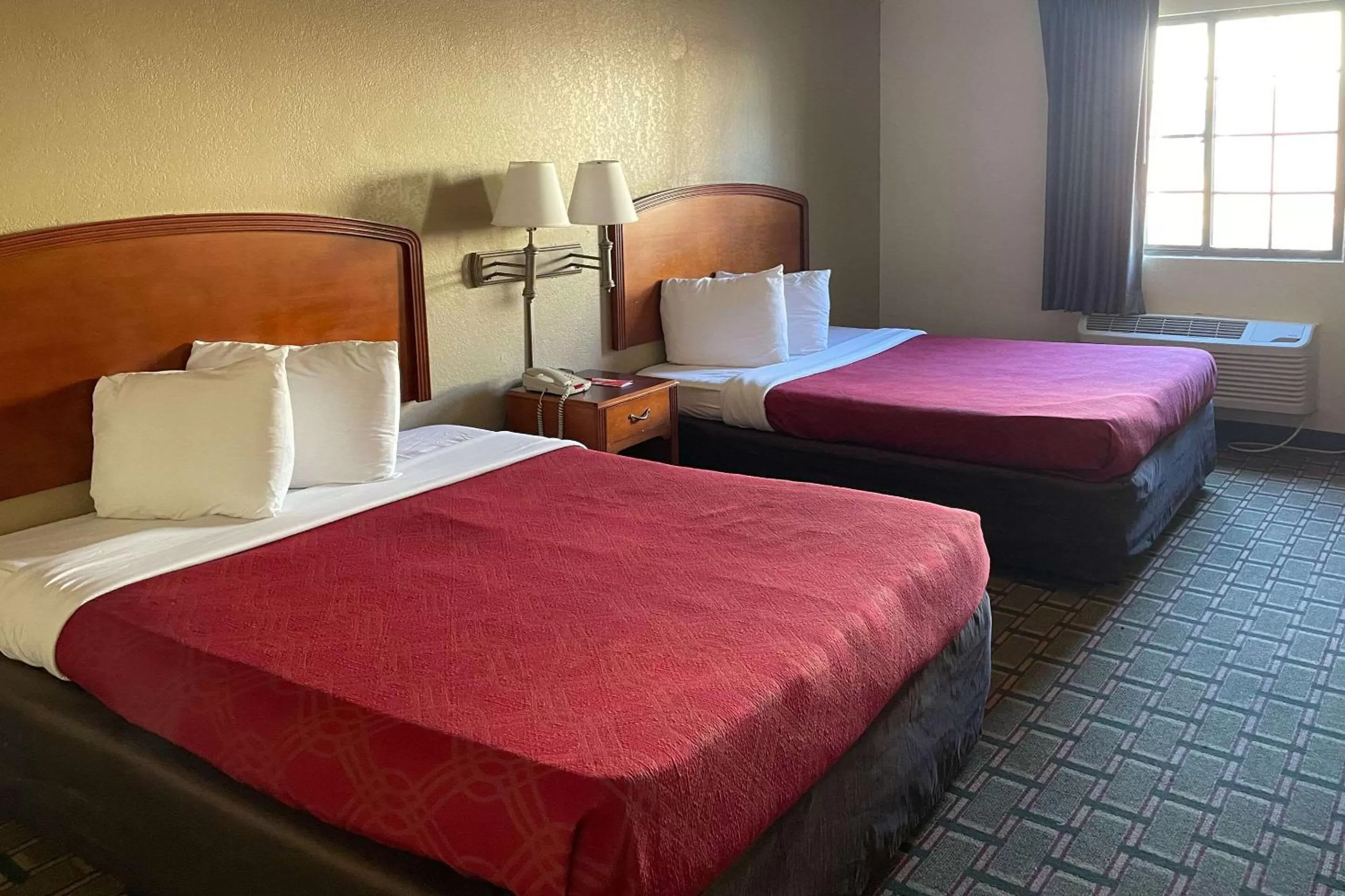 Bedroom, Bed in Econo Lodge