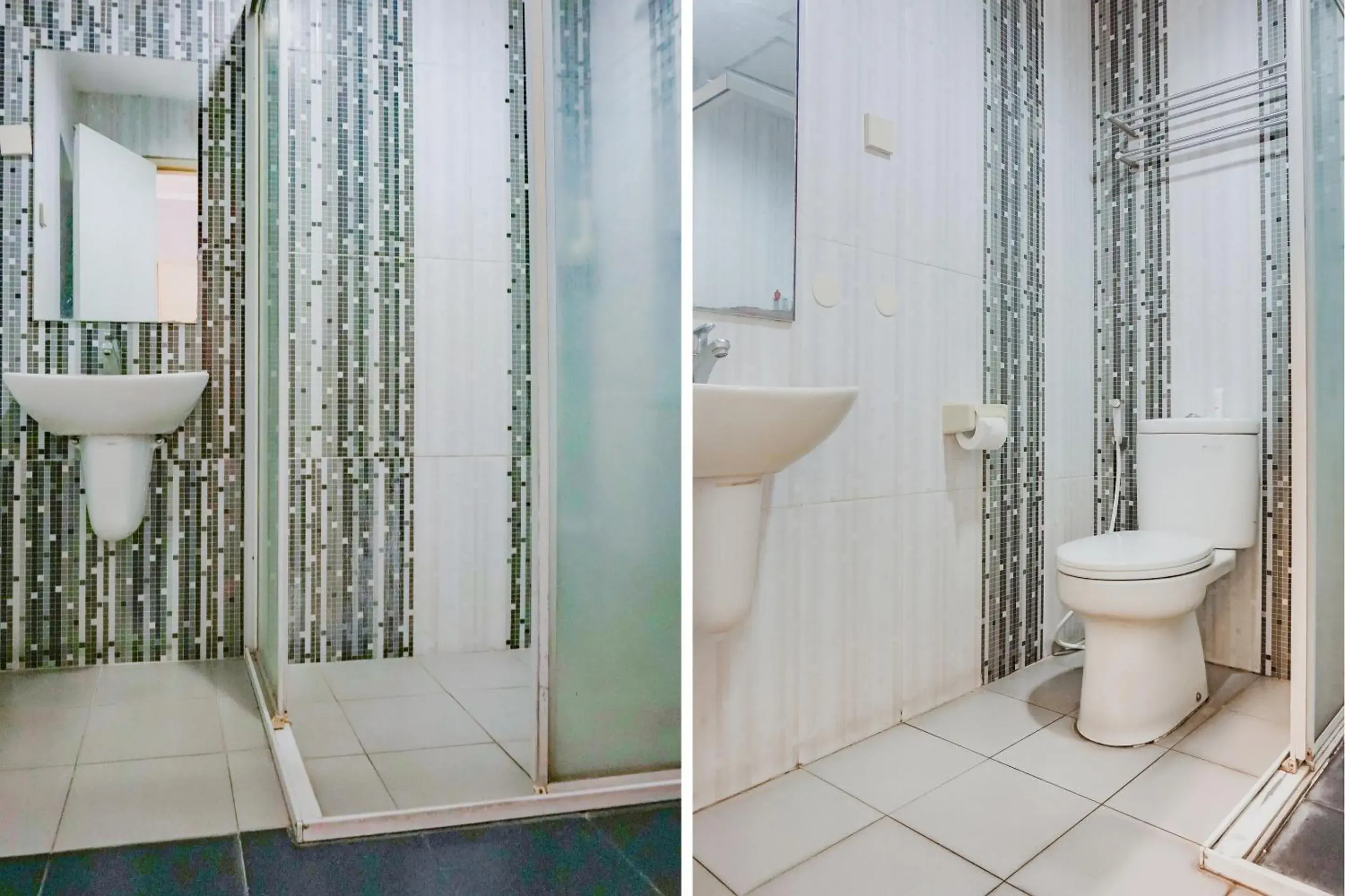 Bathroom in OYO 90244 Hotel Antara