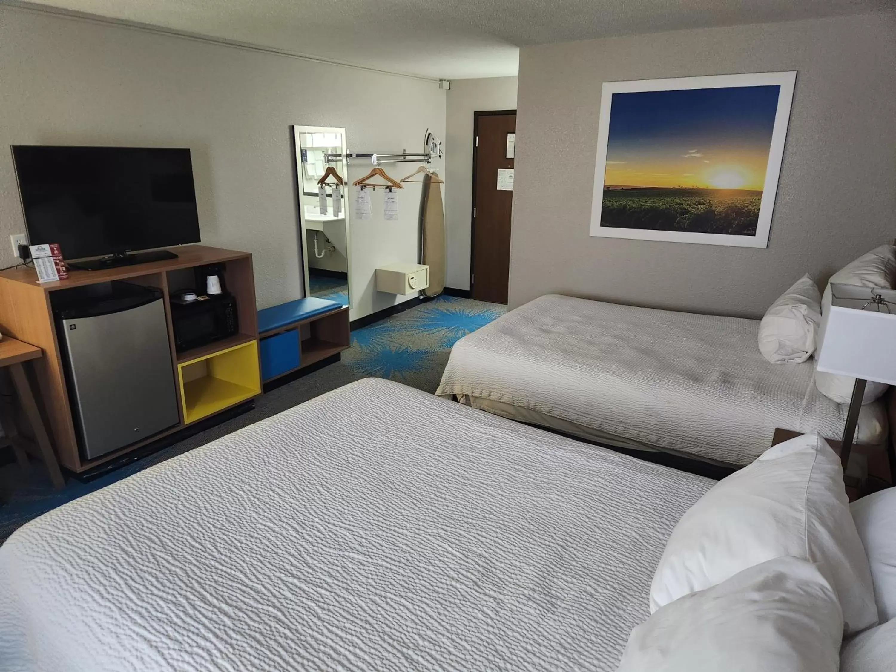 Bedroom, Bed in Days Inn by Wyndham Sioux Falls Airport