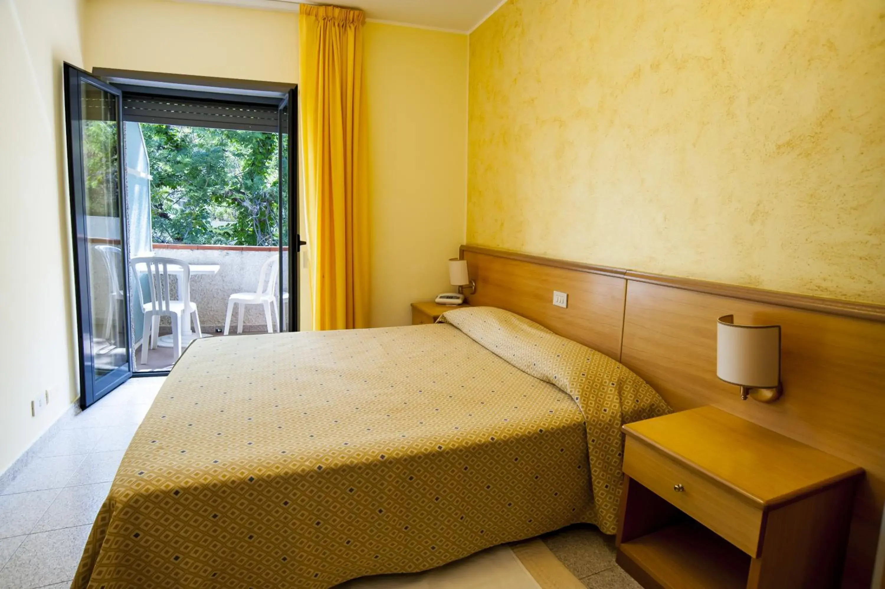 Economy Double Room in Hotel La Tonnara