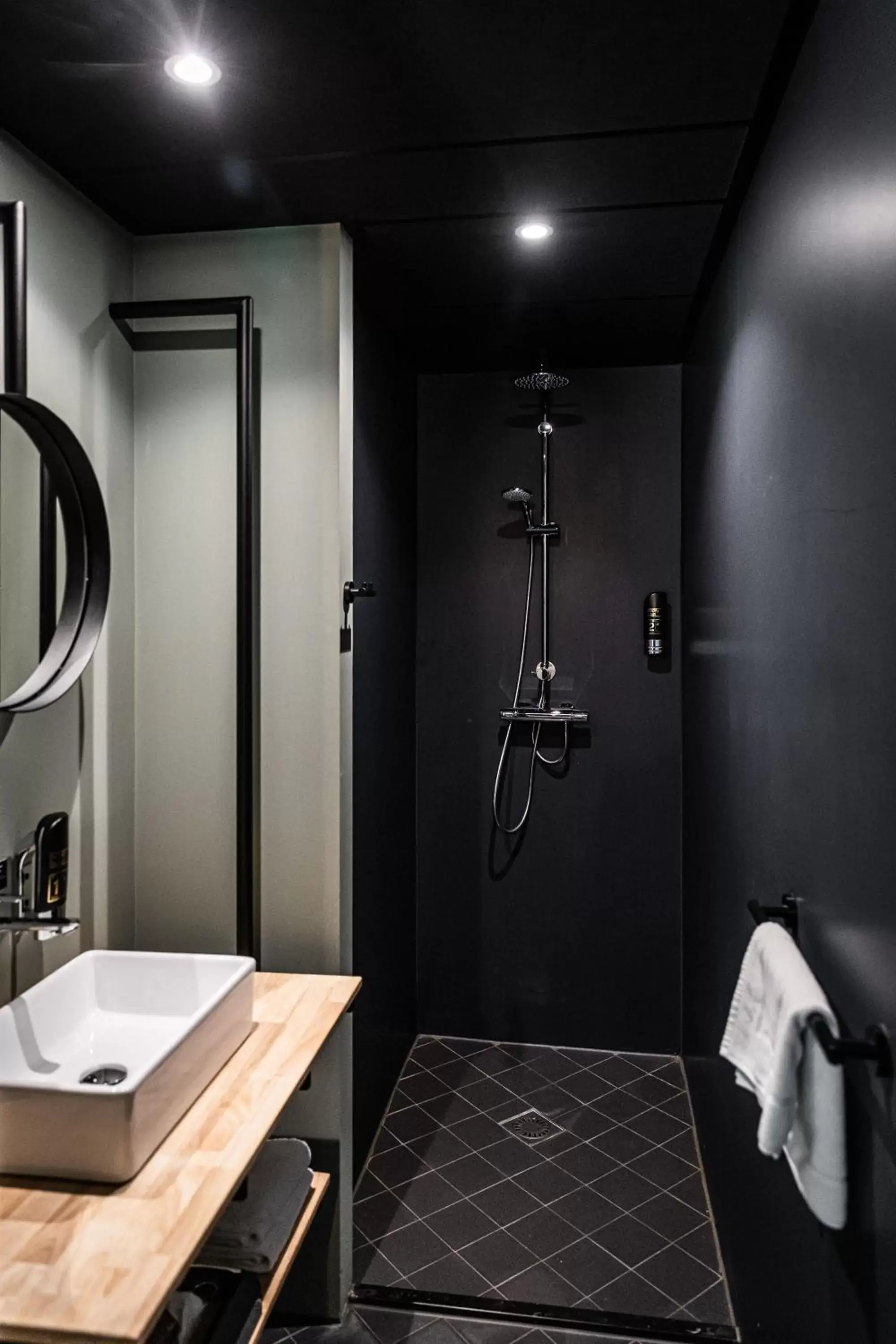 Shower, Bathroom in Hotel Valkenburg by Mercure