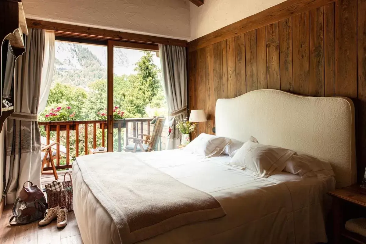 Bedroom, Bed in Auberge de La Maison