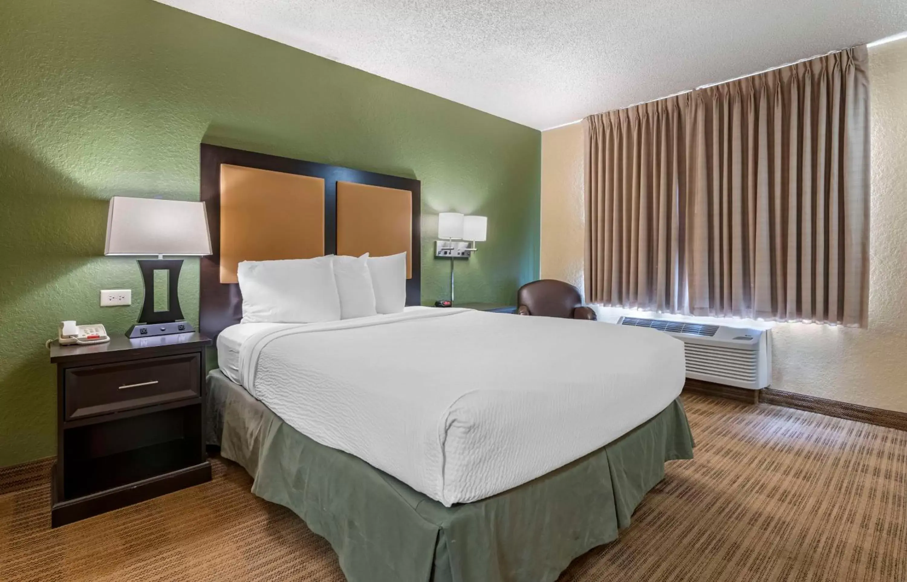 Bedroom, Bed in Extended Stay America Suites - Orlando - Orlando Theme Parks - Major Blvd