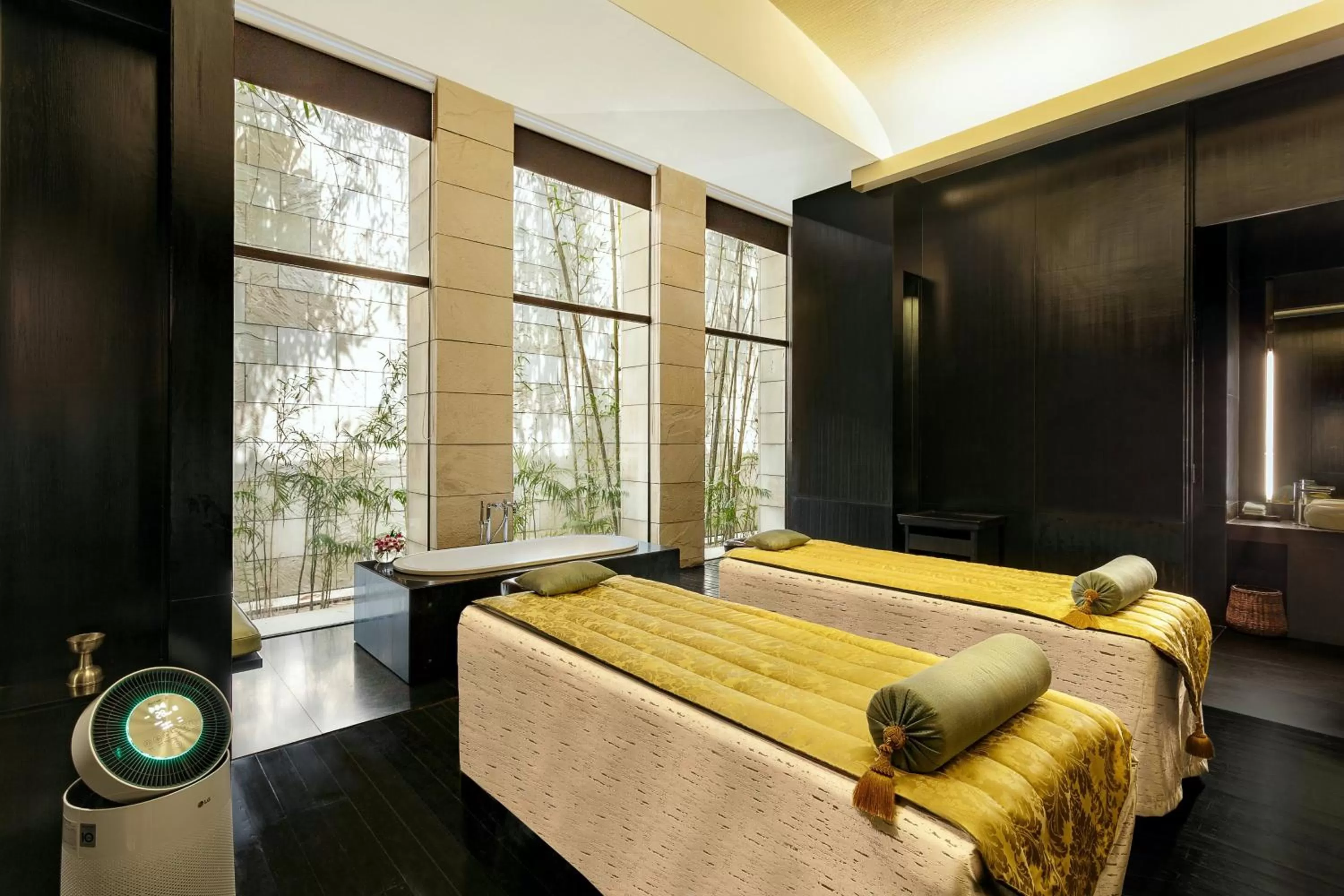 Massage, Bed in The Lodhi – A member of The Leading Hotels Of The World