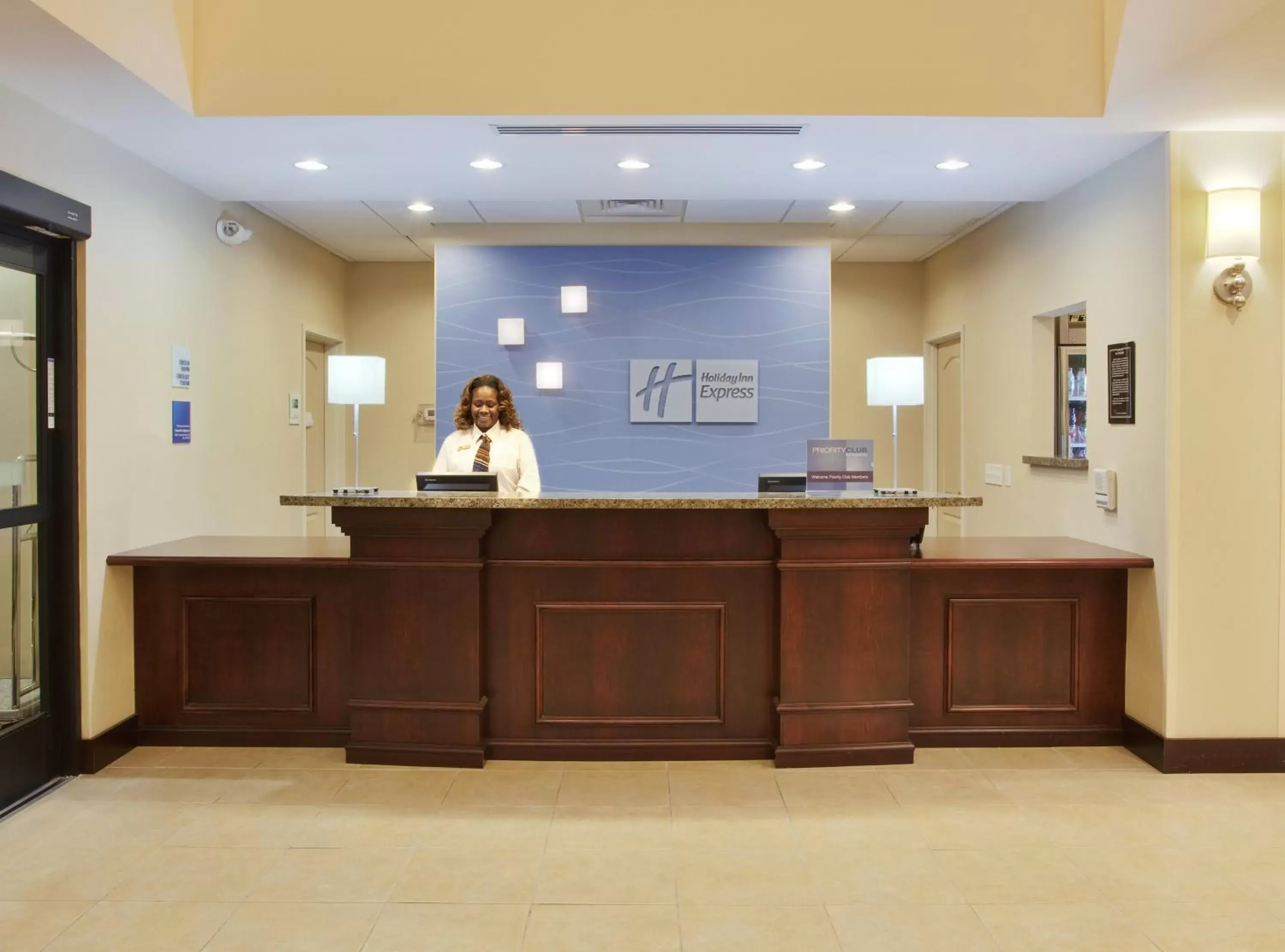 Lobby or reception in Holiday Inn Express Hotel & Suites Merced, an IHG Hotel