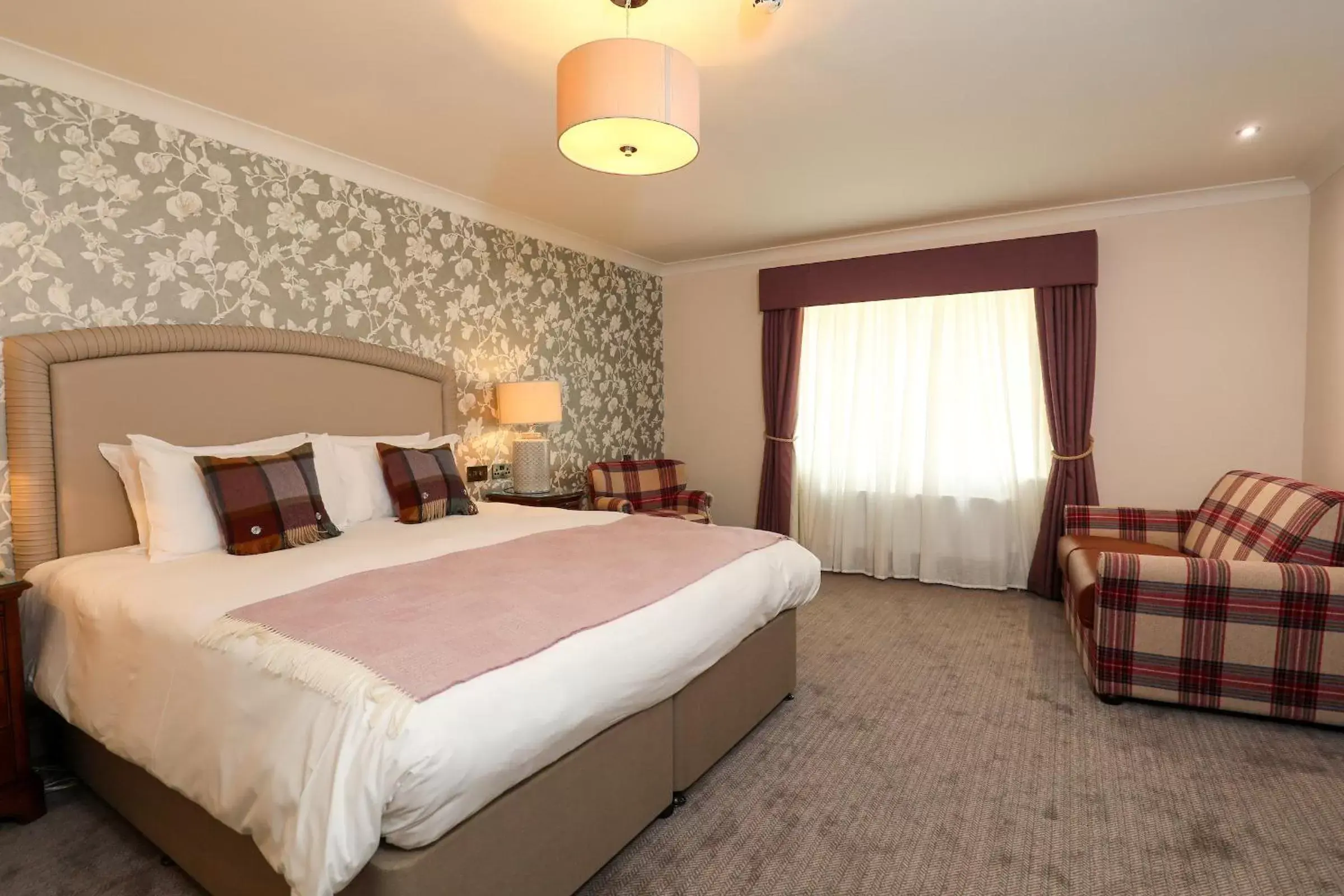 Shower, Bed in Stratton House Hotel & Spa