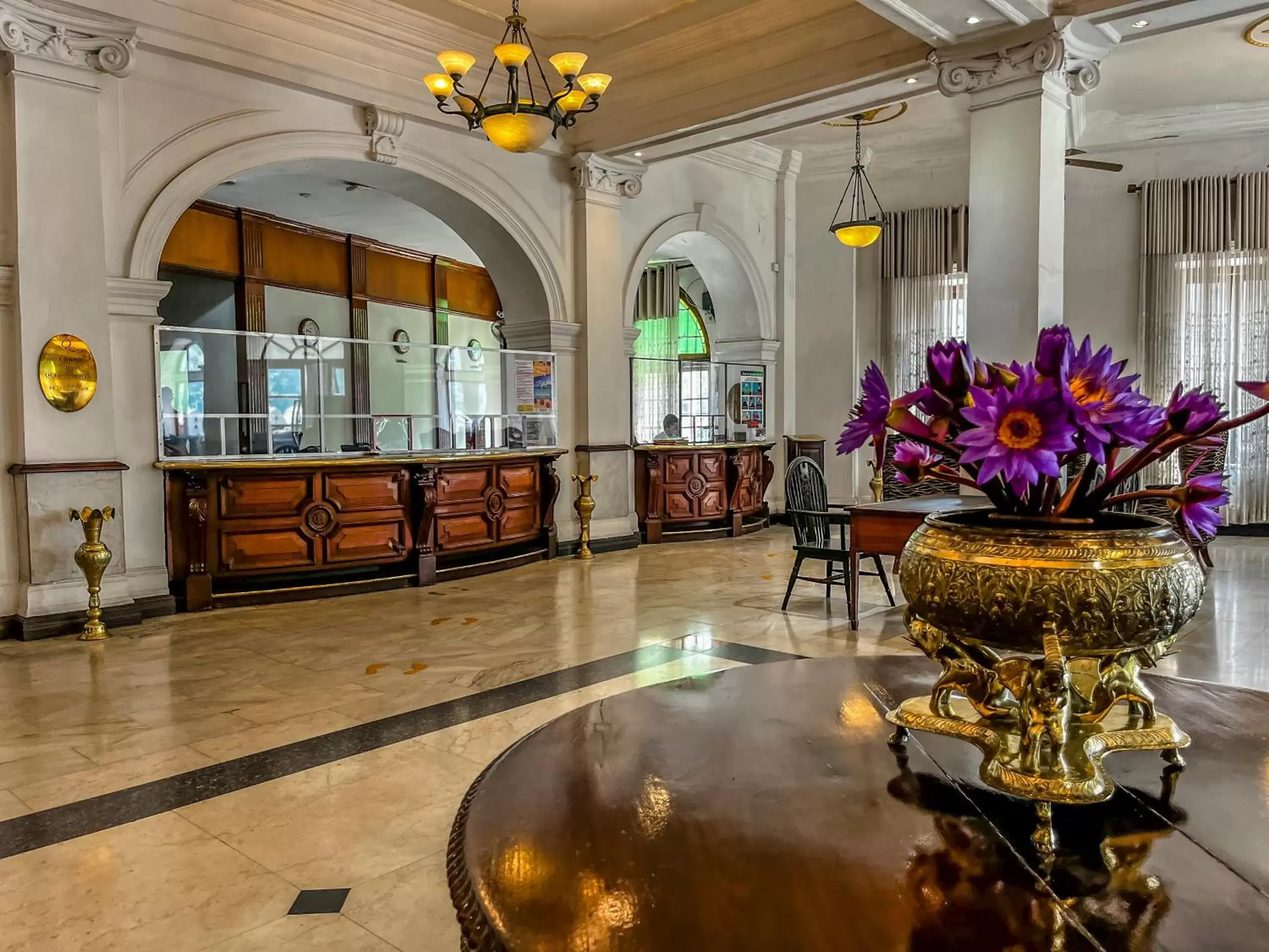 Lobby/Reception in Queen's Hotel