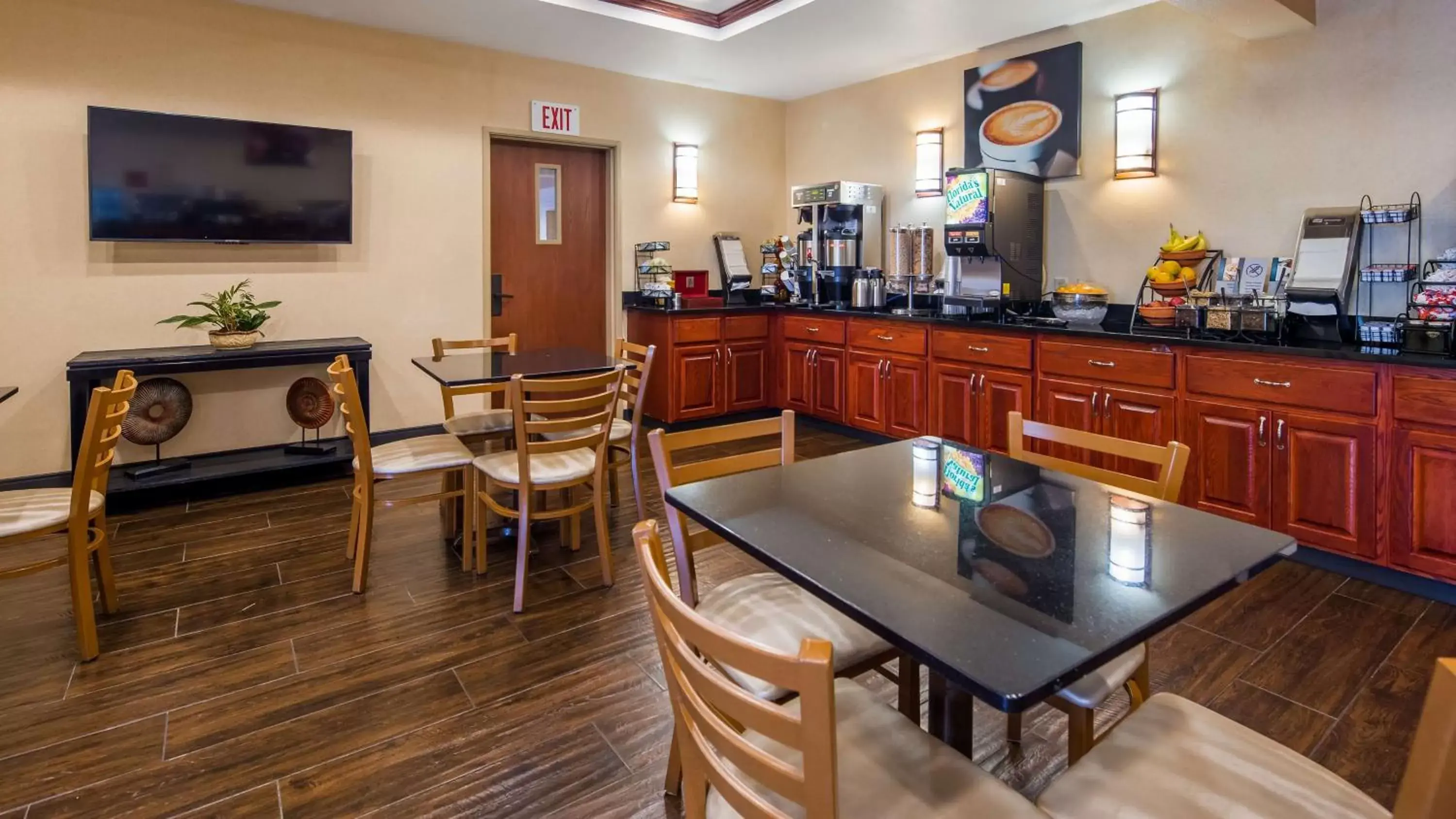 Breakfast, Restaurant/Places to Eat in Best Western Providence-Seekonk Inn