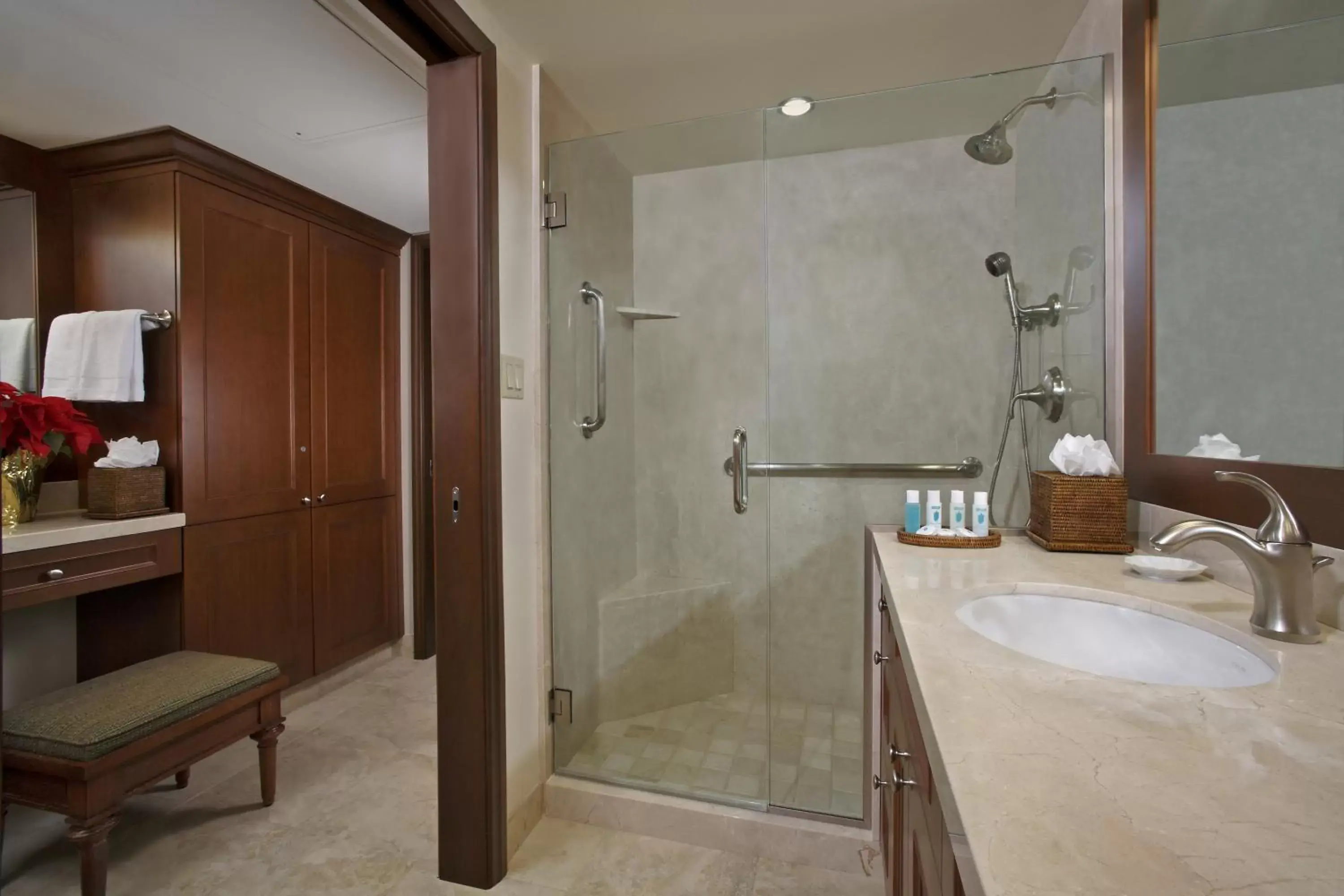 Bathroom in Napili Kai Beach Resort