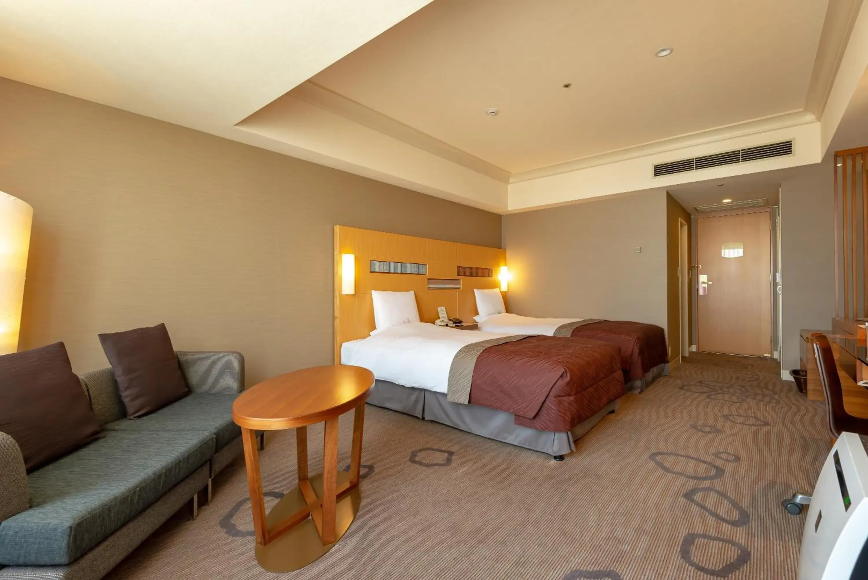 Photo of the whole room, Bed in Hotel Okura Fukuoka