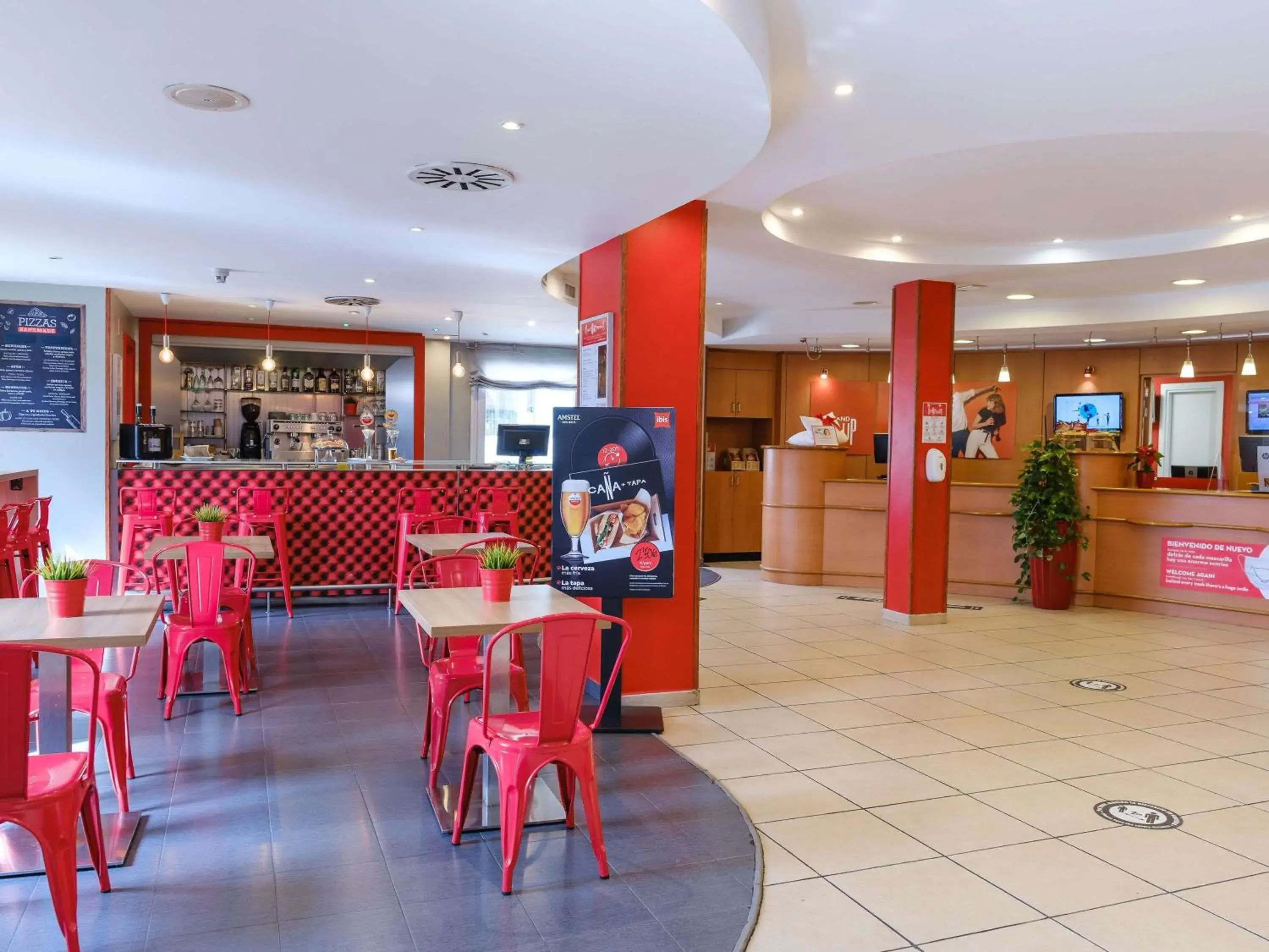 Property building, Restaurant/Places to Eat in Ibis Madrid Alcorcon Tresaguas