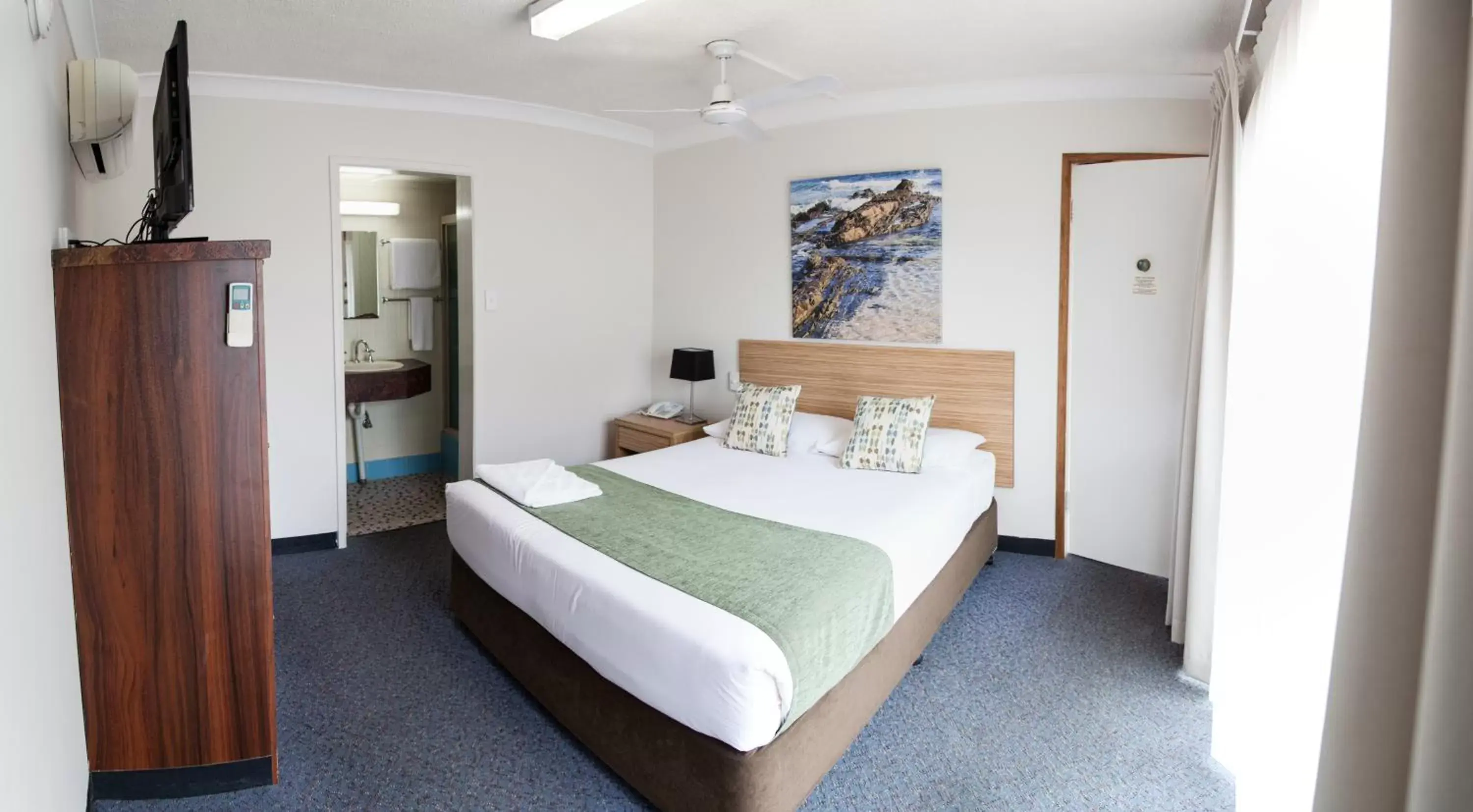 Day, Bed in Murwillumbah Motor Inn