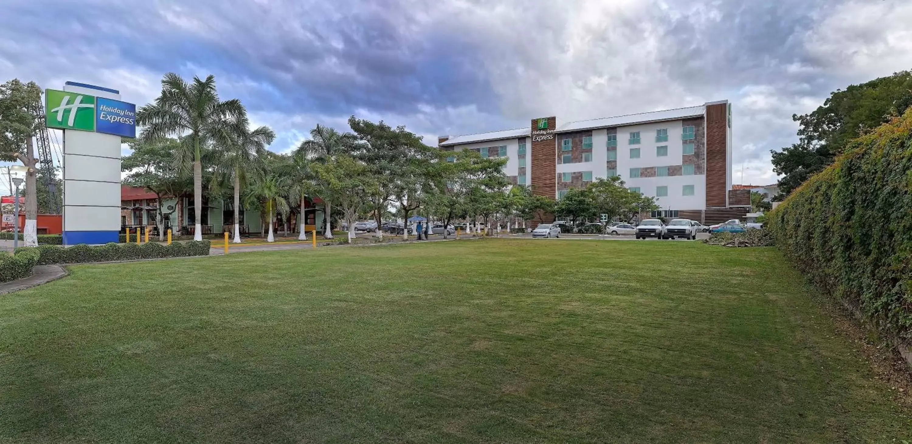 Property Building in Holiday Inn Express Villahermosa, an IHG Hotel