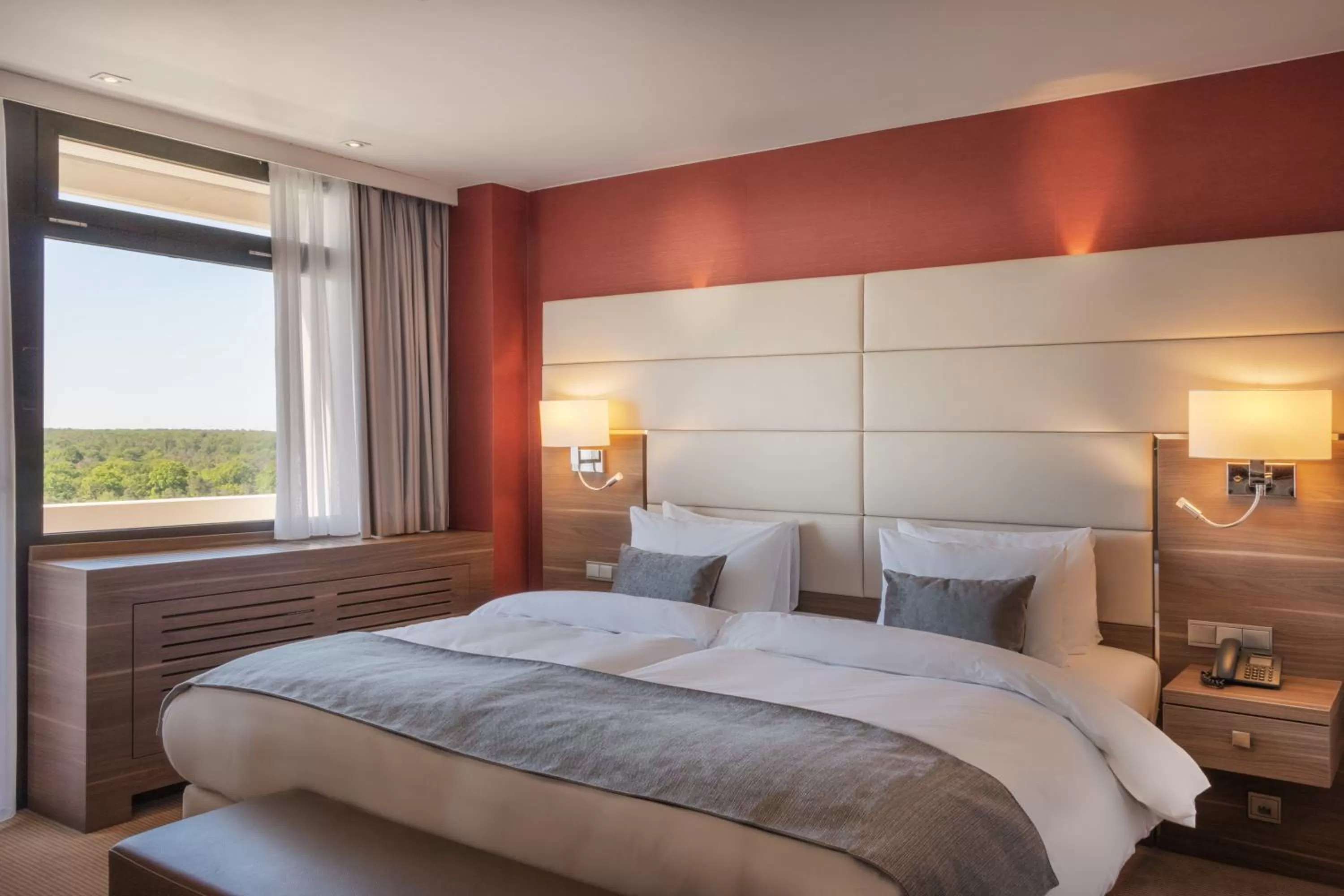 Photo of the whole room, Bed in Crowne Plaza Frankfurt Congress Hotel by IHG