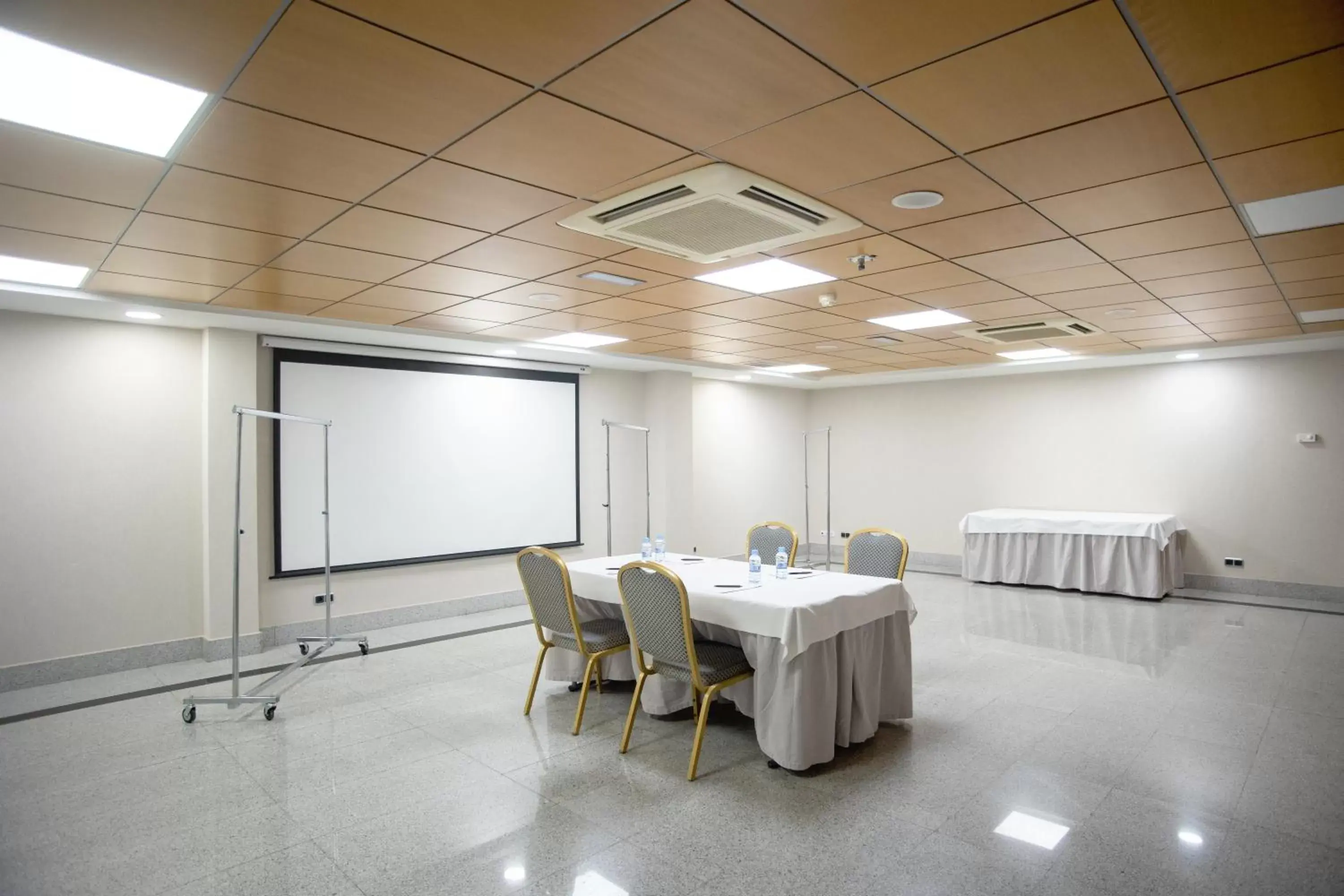 Meeting/conference room in Sercotel Gran Fama