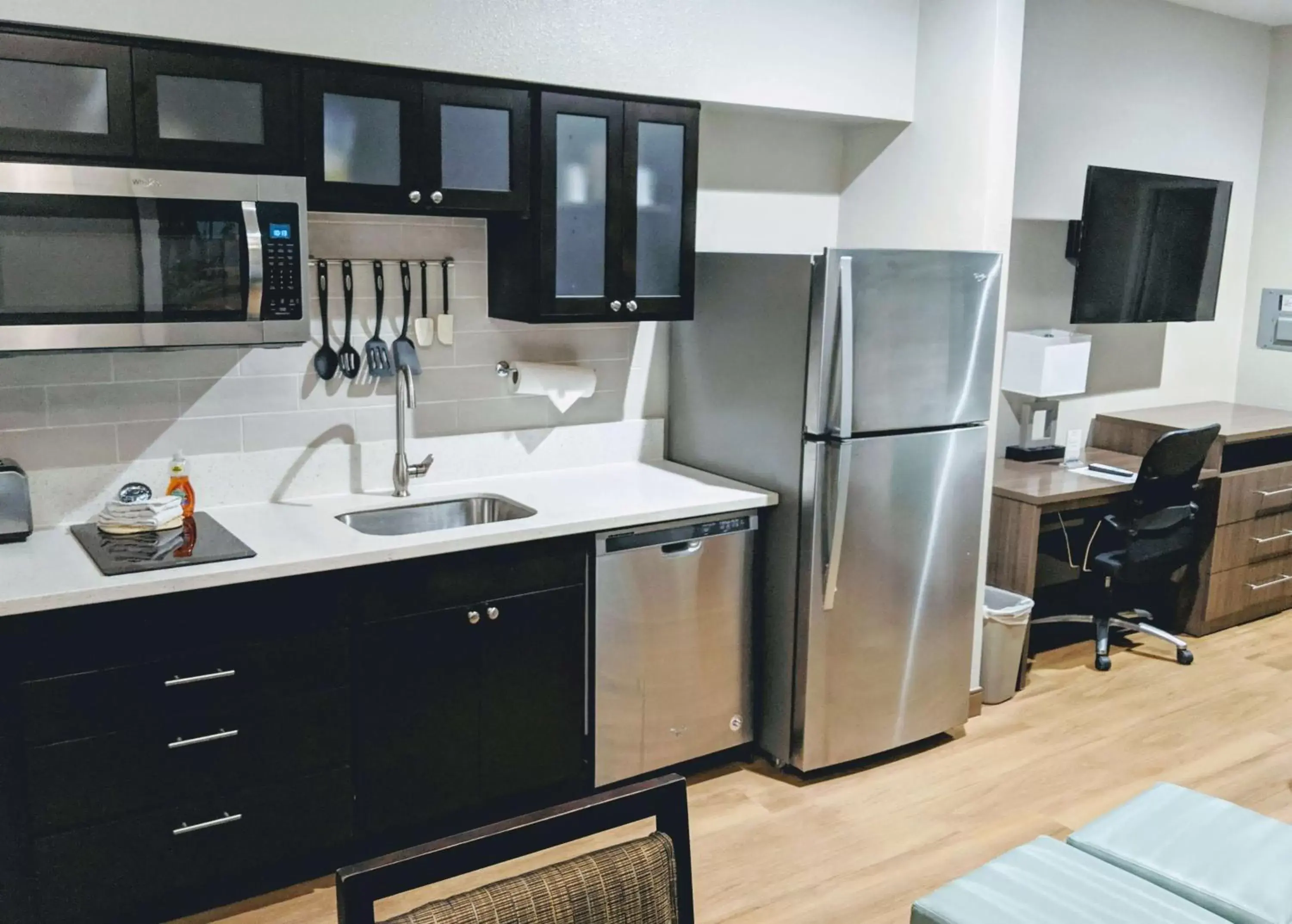 Photo of the whole room, Kitchen/Kitchenette in Best Western Port Aransas