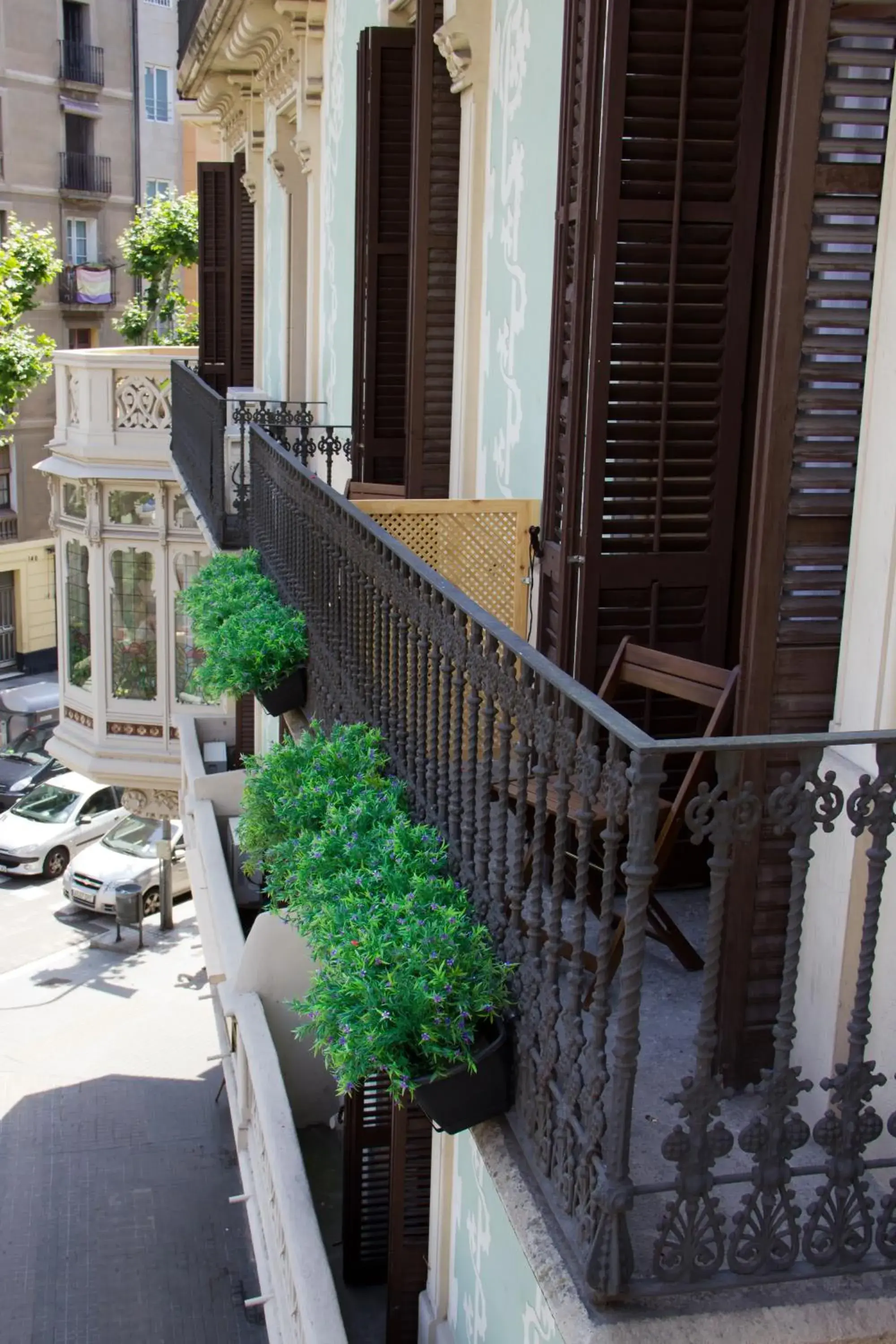 Facade/entrance, Balcony/Terrace in Hostalin Barcelona Diputacion