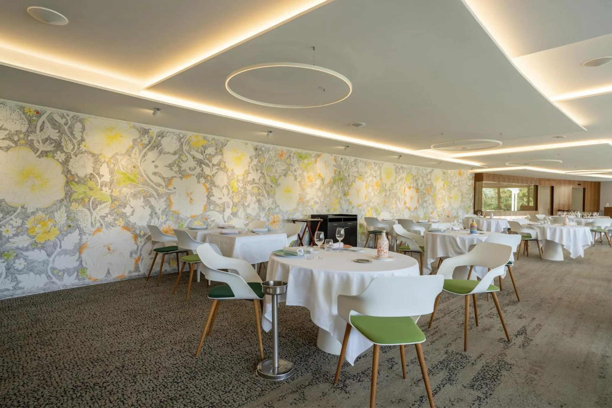 Restaurant/places to eat in Hotel Restaurant La Vague de Saint Paul